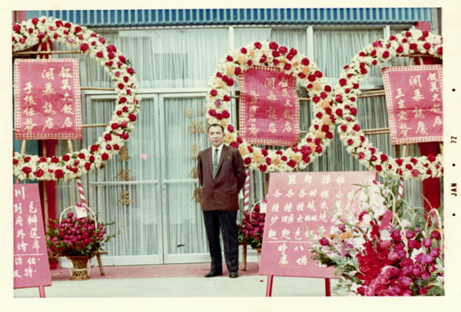 1983年,銀翼從火車站旁搬到金山南路現址,圖中為銀翼創始人之一、第一任總經理張瑞雲。現任總經理藍隆盛是第二任。(銀翼提供)