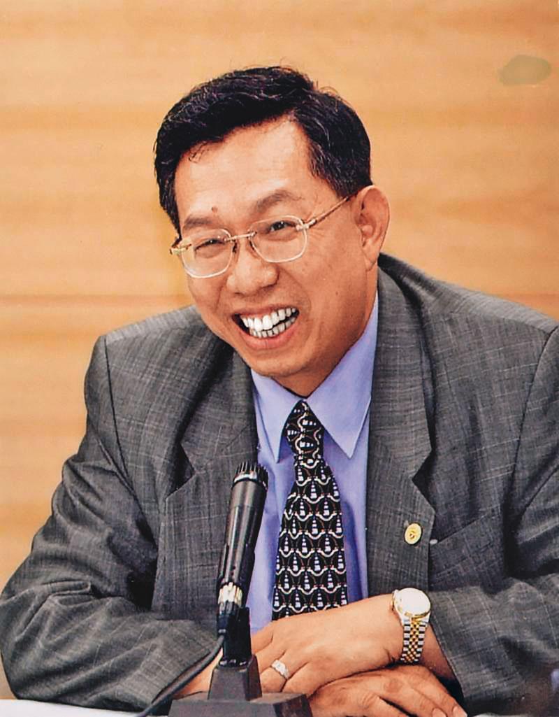 前疾管局長蘇益仁示警,須在冬天來臨前備好快篩、藥物及疫苗,以免疫情捲土重來。(翻攝成功大學官網)