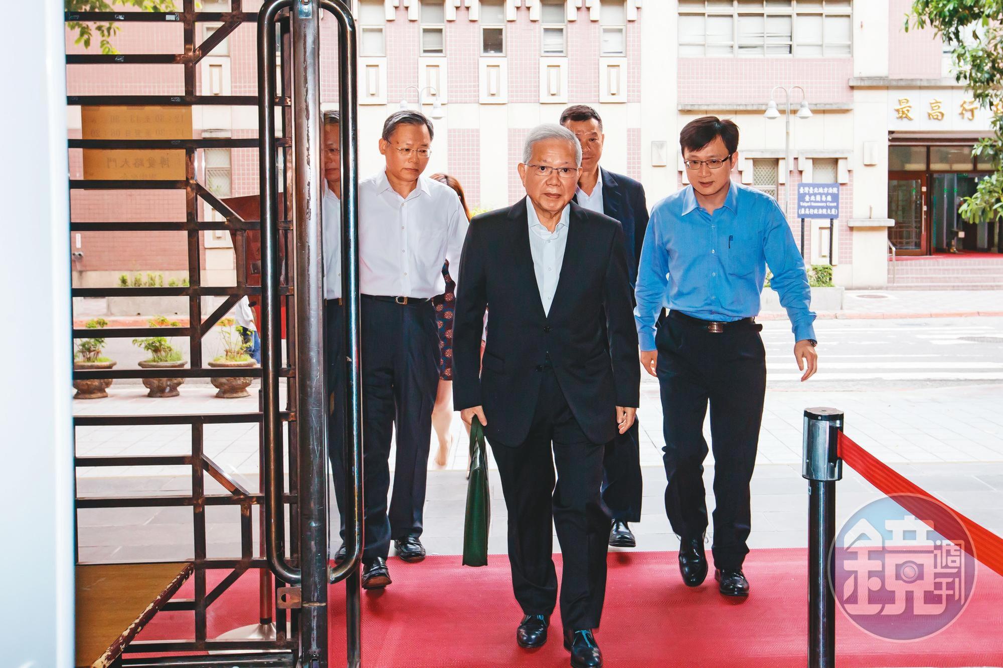 何壽川擔任永豐金董事長期間,因三寶建設超貸案被起訴。