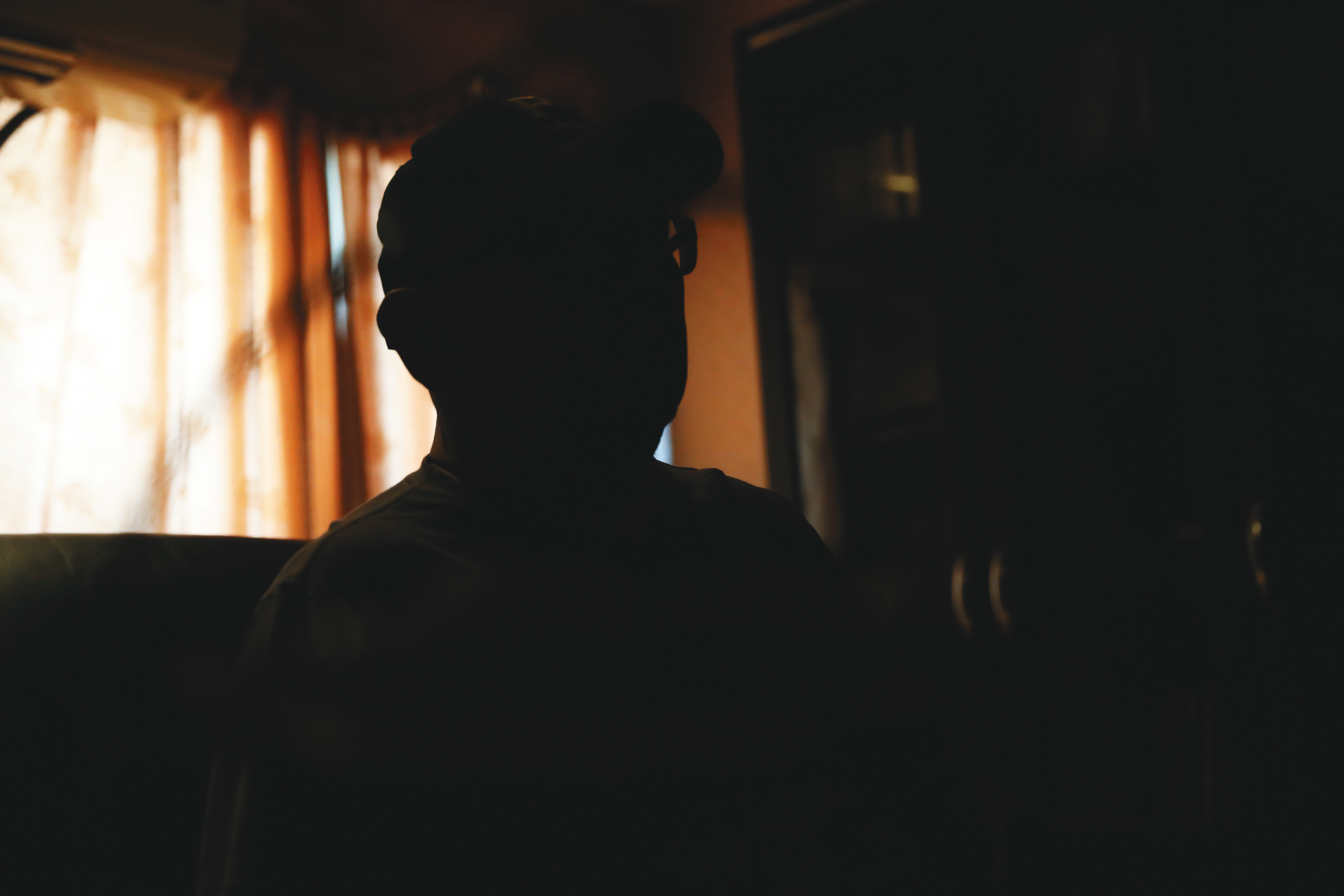 知情人士P哥（圖）說，澎恰恰錢坑太大，才會落入詐騙陷阱。