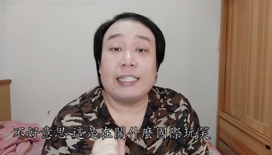 娘娘以浮誇的語氣表示，他在餐廳點的打拋肉，竟然加了九層塔和番茄，「這是在開什麼國際玩笑！」（翻攝自YouTube《Alizabeth Lin》）