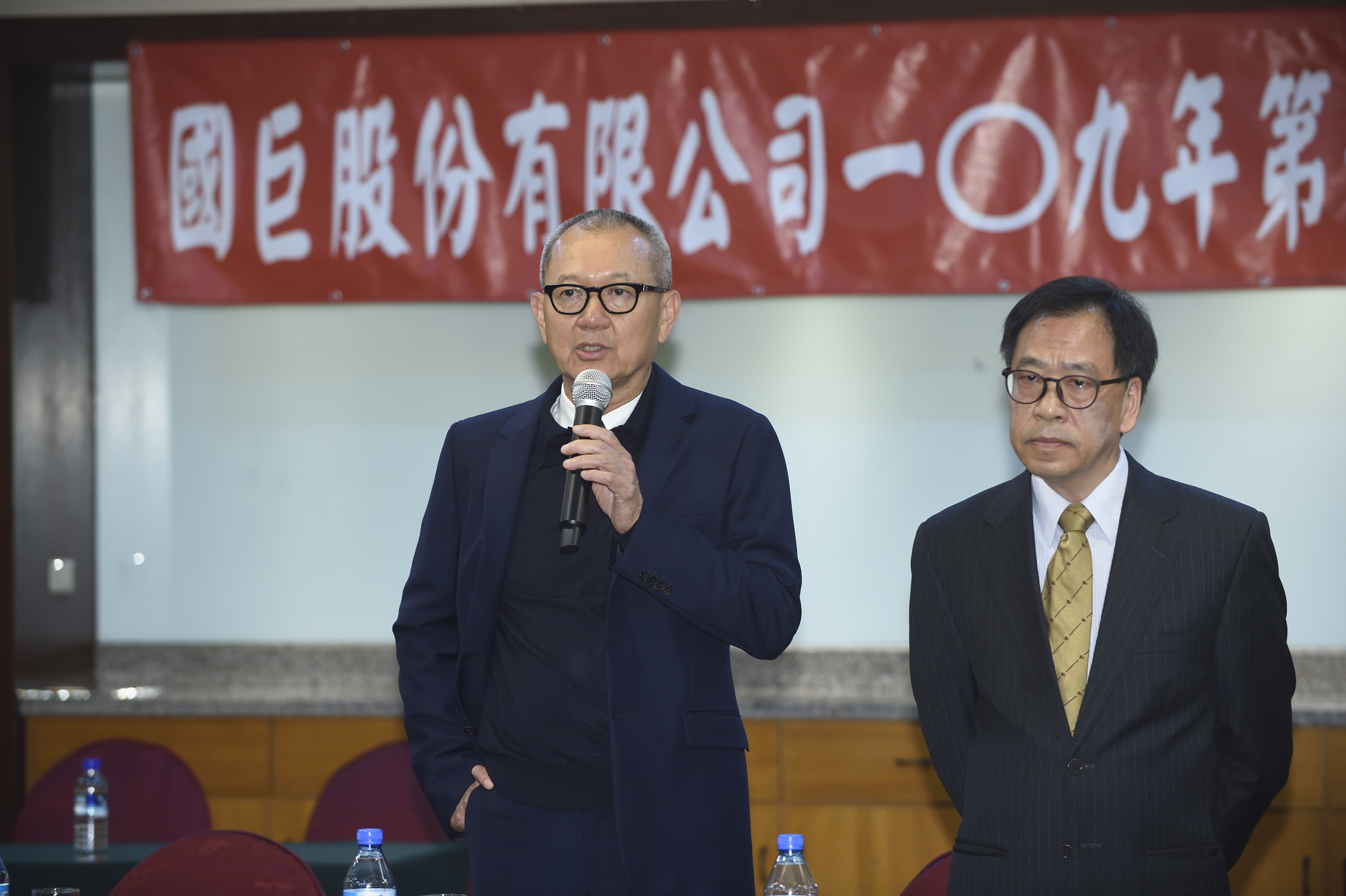 國巨發布營運長王淡如（右）接下執行長暨總經理職務。