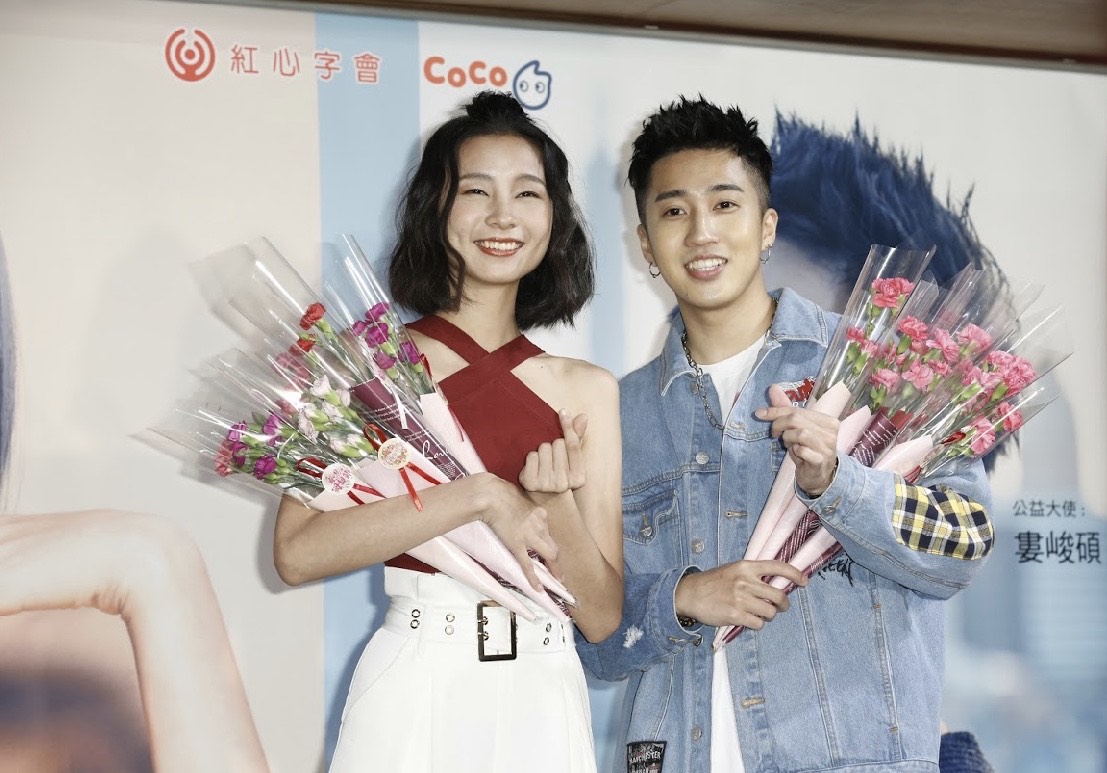 婁峻碩與陳忻玥出席公益活動。