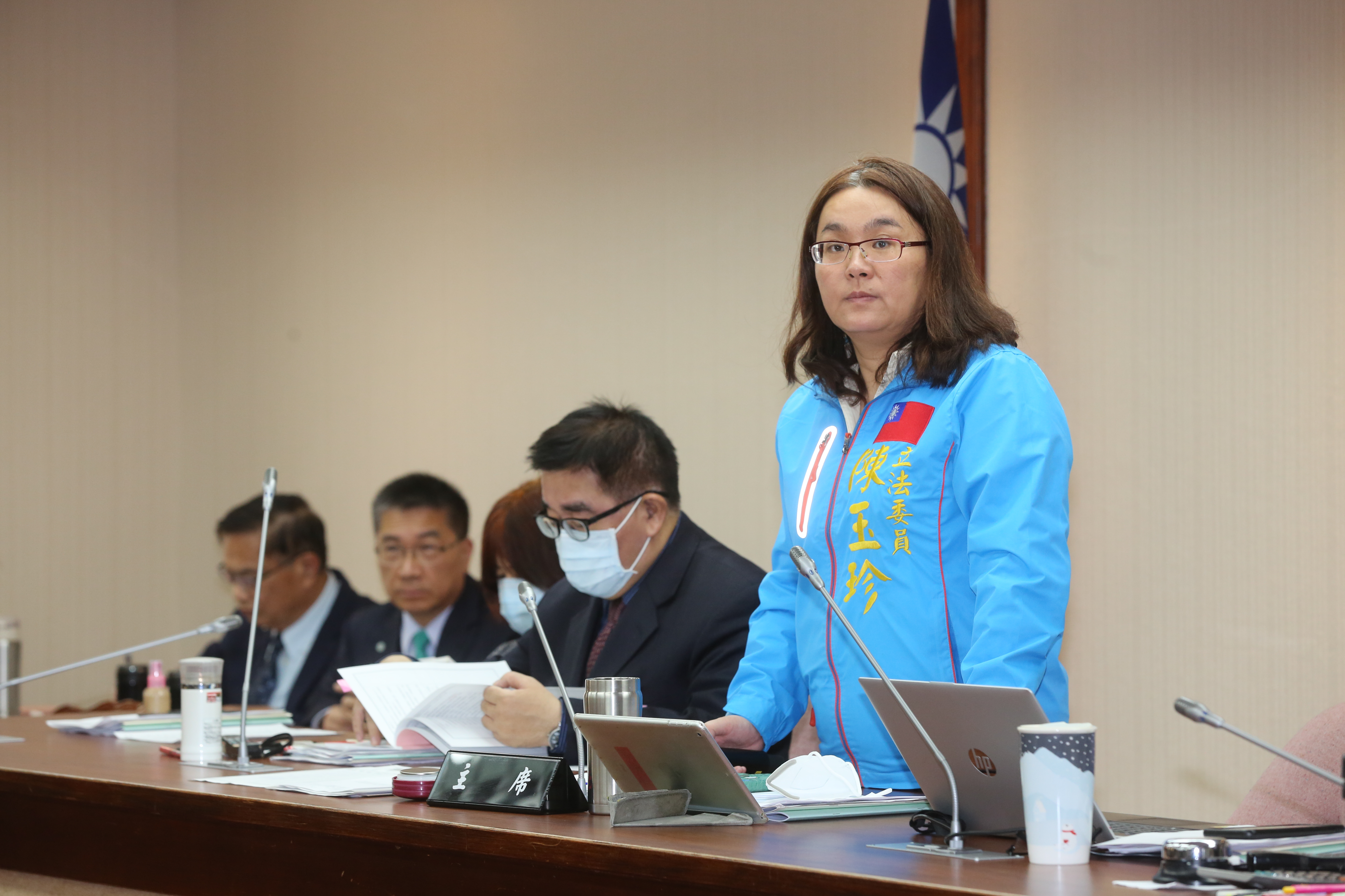 王鴻薇上央視節目發言惹議，陳玉珍幫忙緩頰。（本刊資料照）