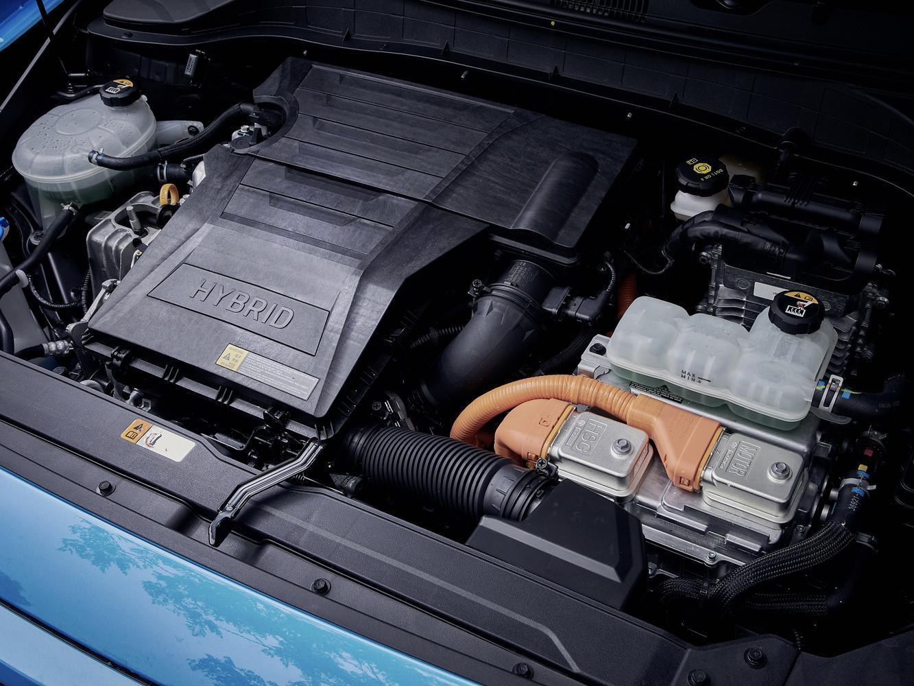 KONA Hybrid除了搭載HYUNDAI現代汽車最先進的Hybrid新能源技術之外，更擁有絕佳的26.71km/L市區油耗水準，堪稱是百萬級距內最節能的休旅車款。