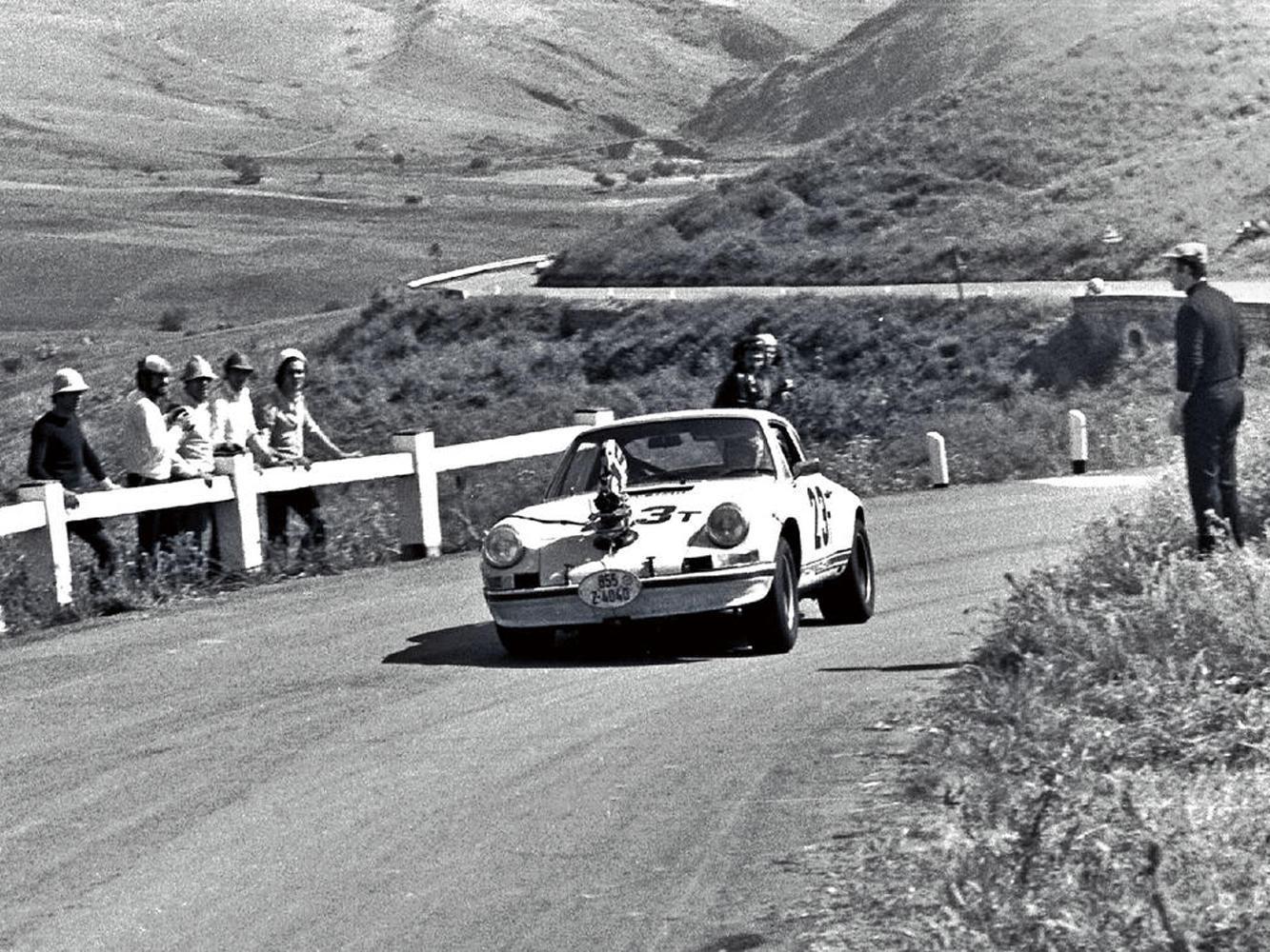 911 ST 2.5於1972年推出的紀錄片(The Speed Merchants)拍攝過程中擔任攝影車。