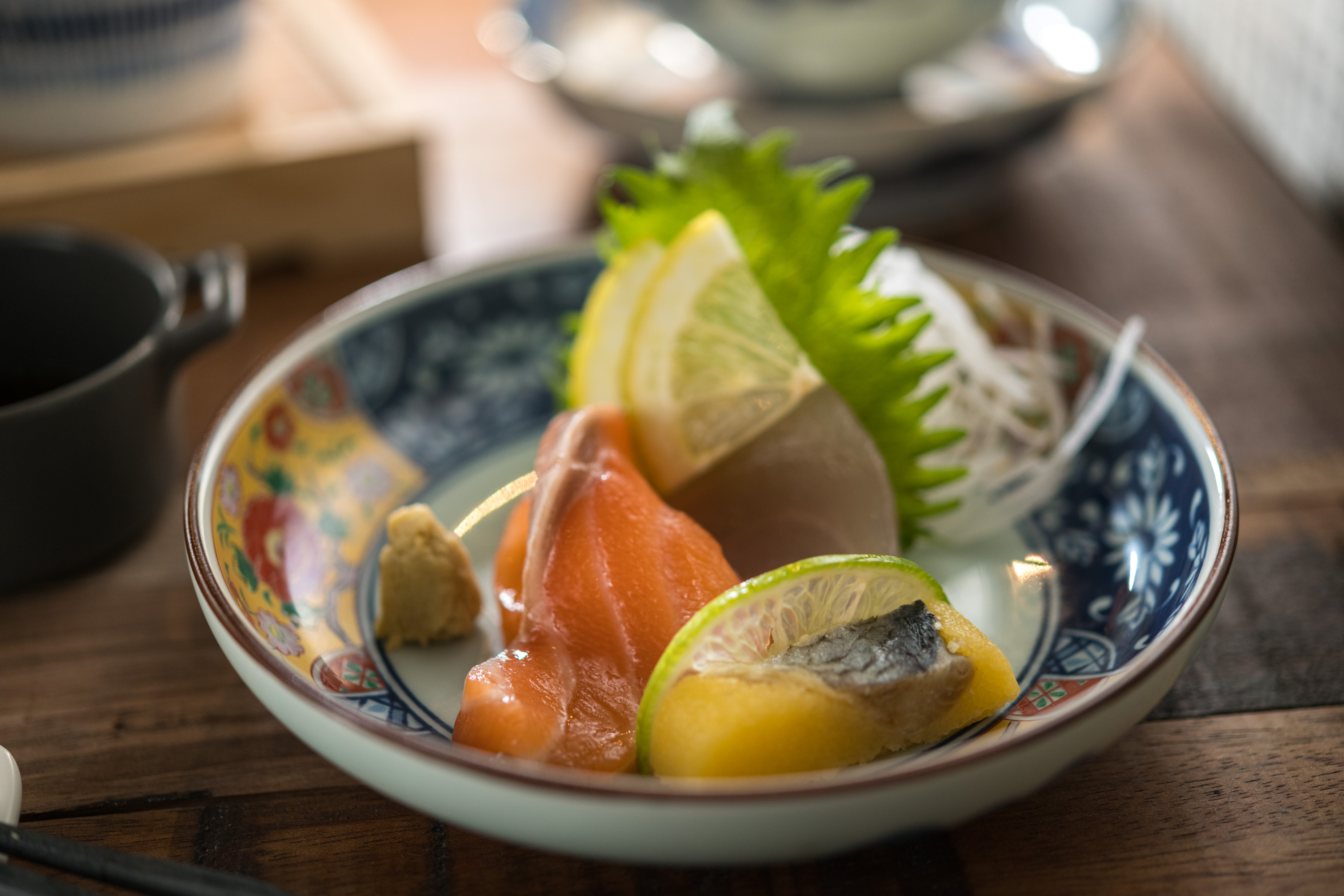 「刺身」會依當令魚貨出餐，這天吃到鮭魚、鯡魚。（900元套餐菜色）