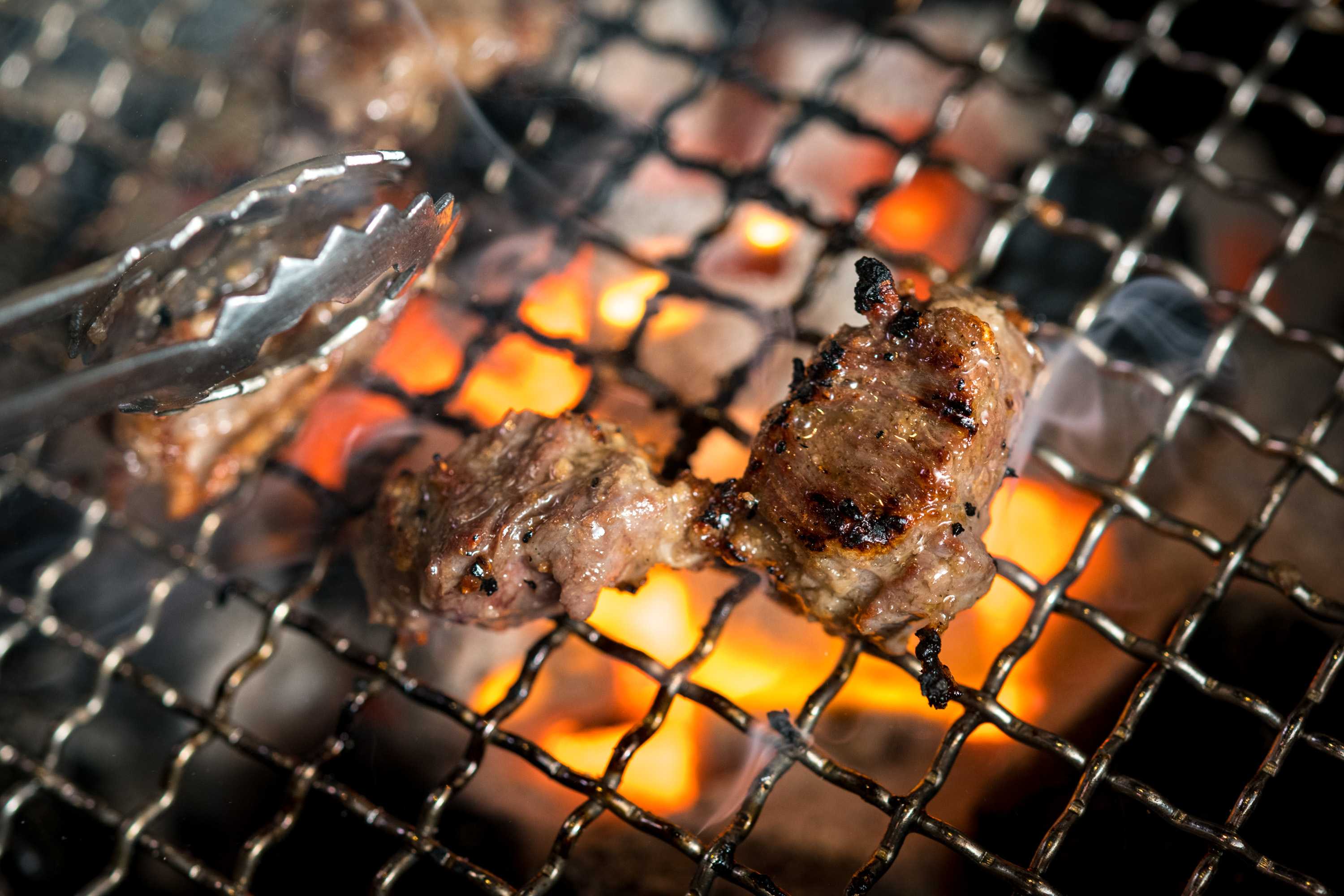 燒肉都會有專人幫忙烤出最佳熟度和口感。