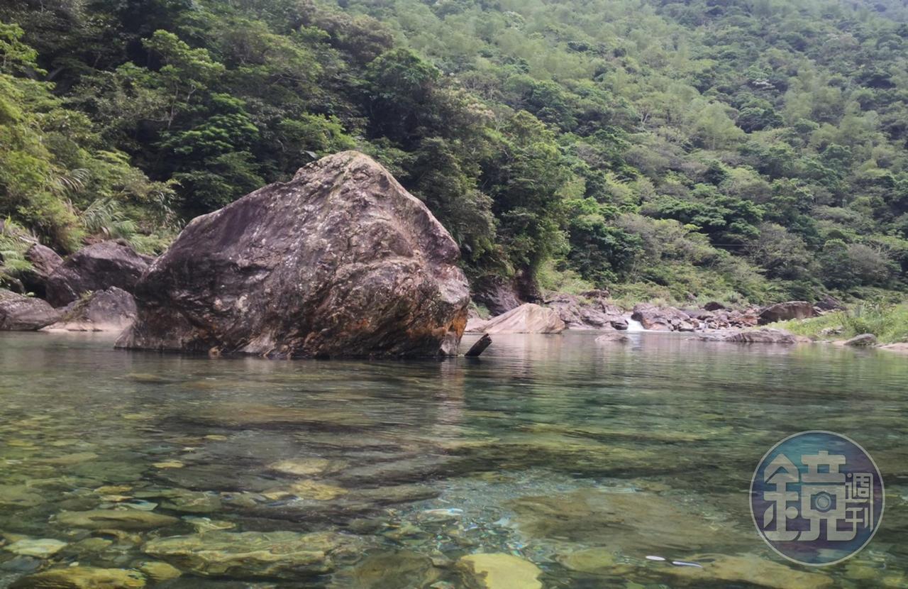 清澈見底的溪水是三棧南溪的特色。