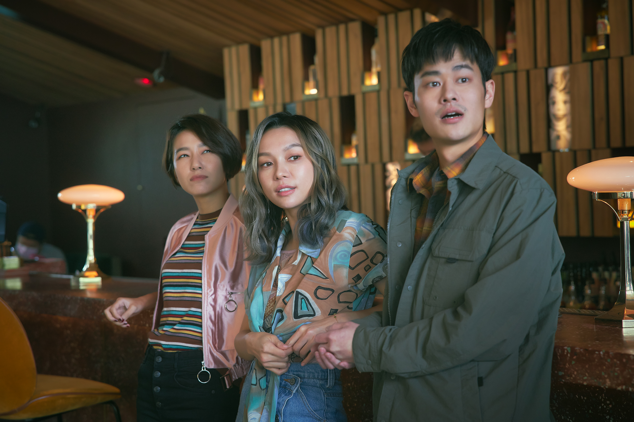 林采欣新專輯MV，邀來新演員林意箴、夏騰宏助陣，上演一段3人世界的複雜情感。（華納音樂提供）