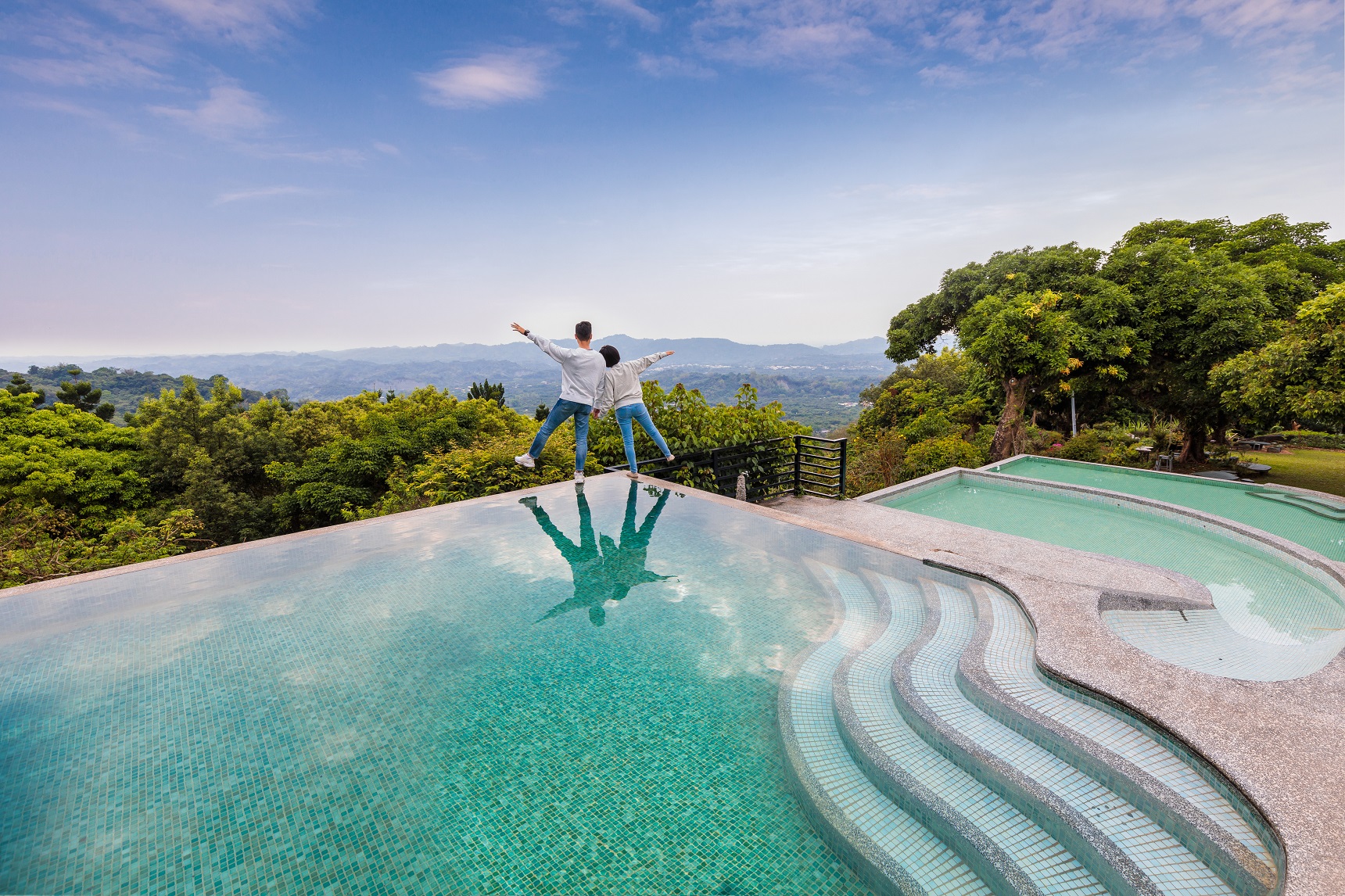 「仙湖農場」的戶外無邊際戲水池，是每位遊客到此必拍的角落。