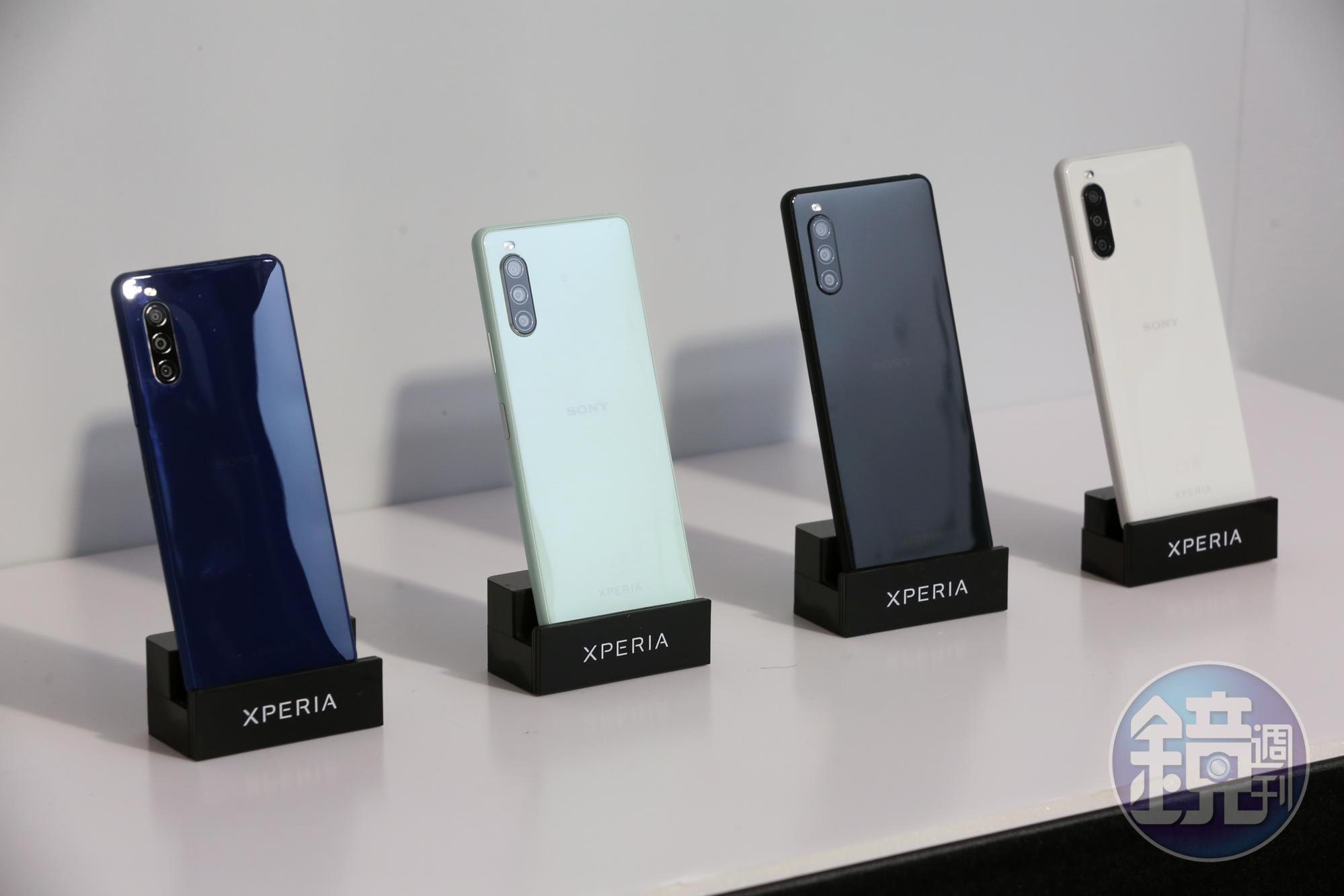 Xperia 10 II為目前市場上首款價格帶落在新台幣萬元左右,且具有防水、OLED螢幕、夜拍模式3大功能的中階手機。