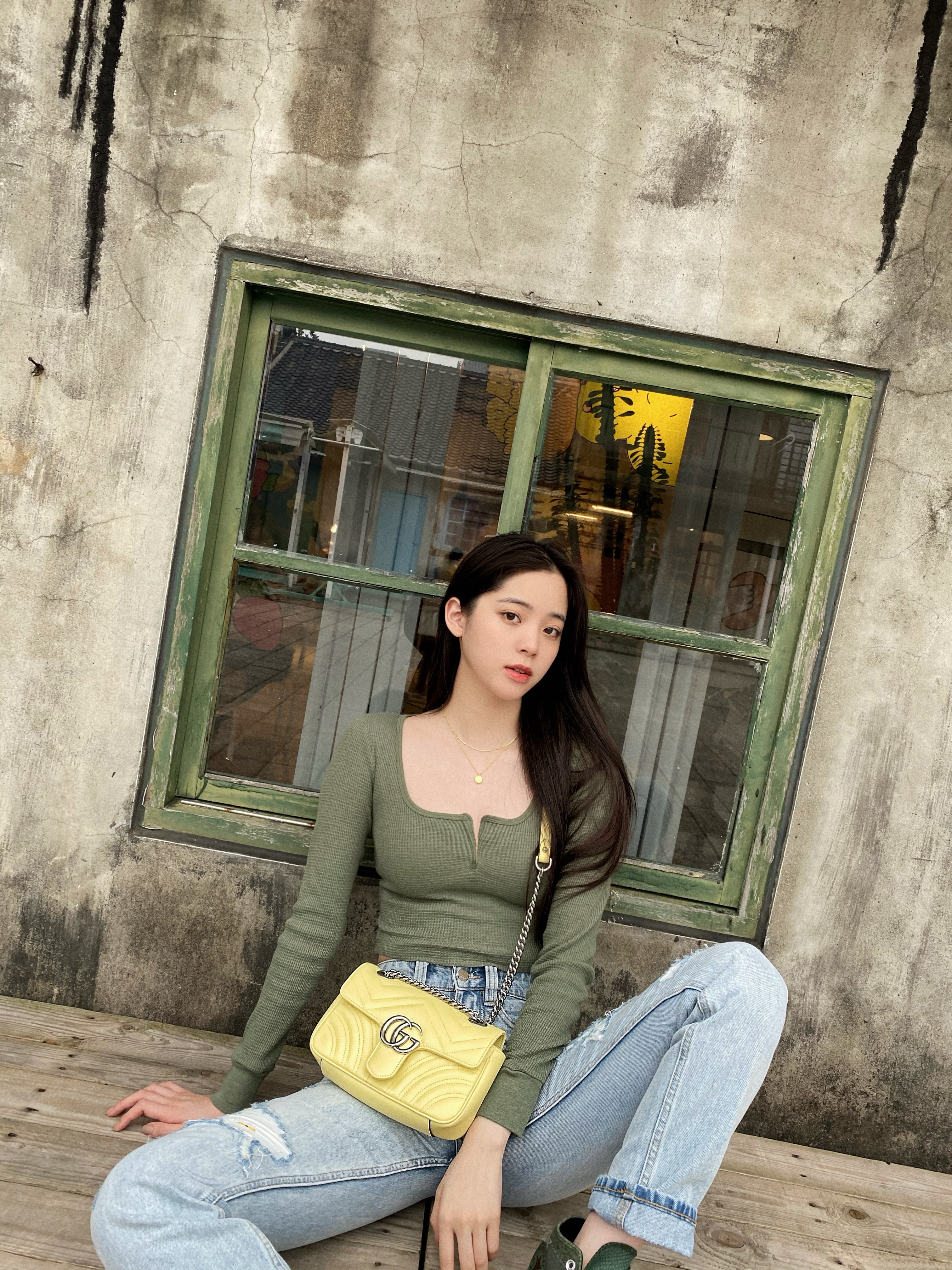 歐陽娜娜也背上GG Marmon新款包曬照。GG Marmont 香草檸檬肩背包NT$66,400 GUCCI（GUCCI提供）   