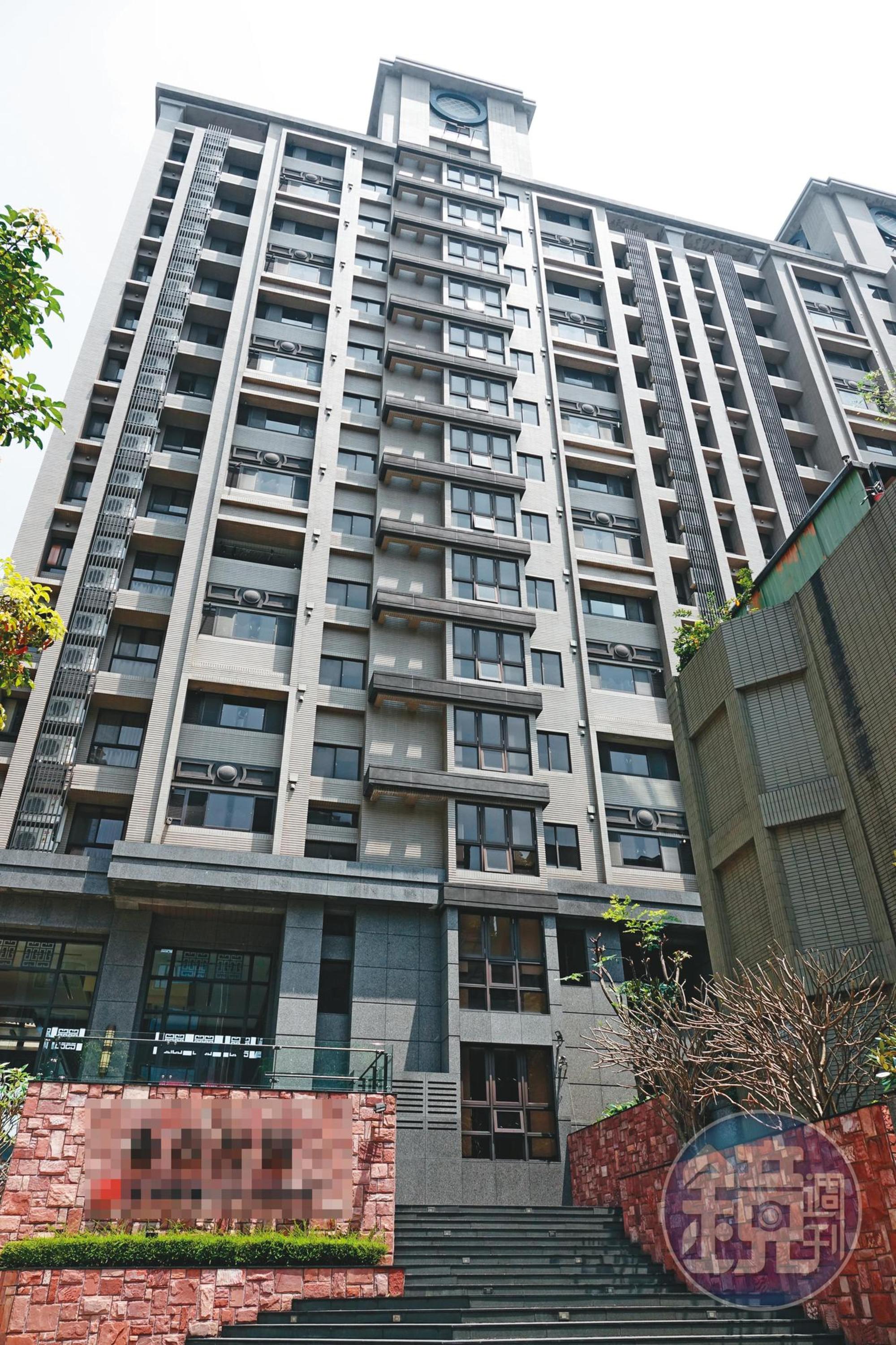 簡芳貞住在桃園蘆竹的高級豪宅（圖），該處也是吳彭弘跟簡固定約會的愛巢。
