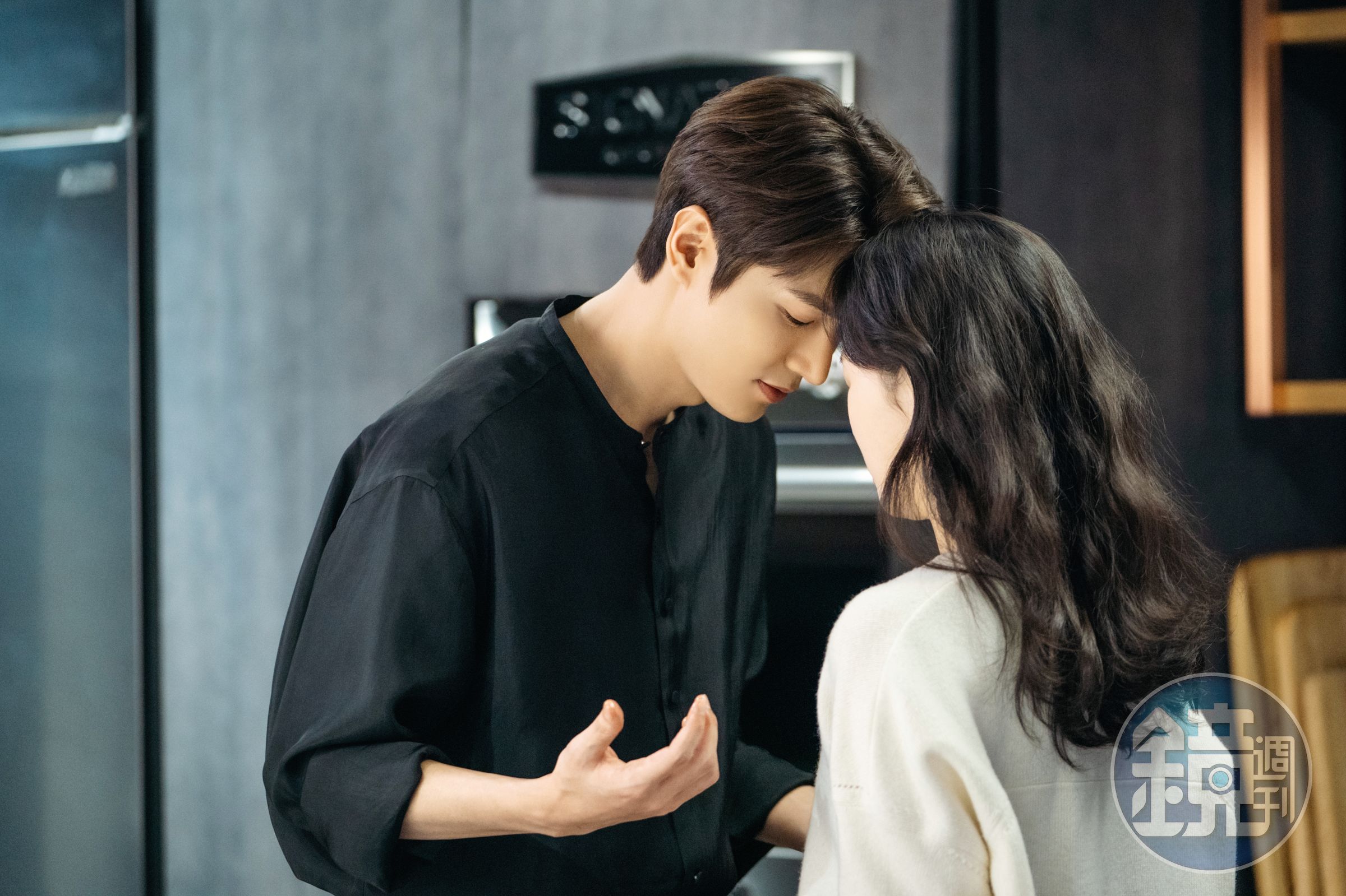 李敏鎬與金高銀在《The King：永遠的君主》終於互相了解心意。（Netflix提供）