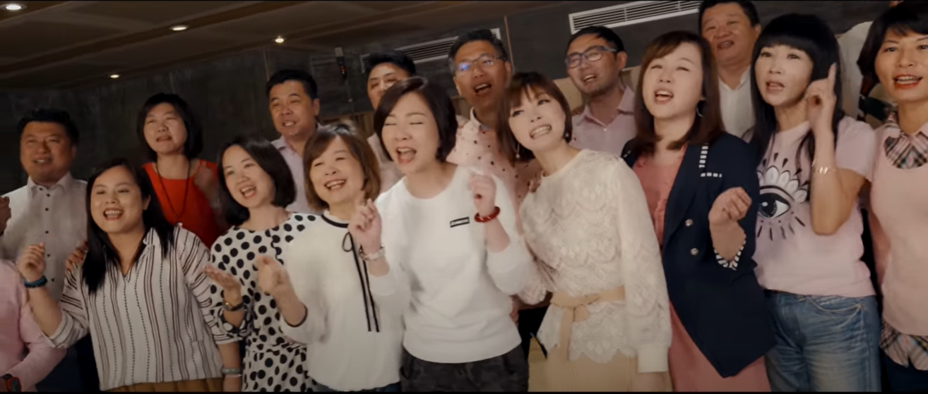 新北市議員不分藍綠，齊心合唱抗疫。（翻攝自Youtube）