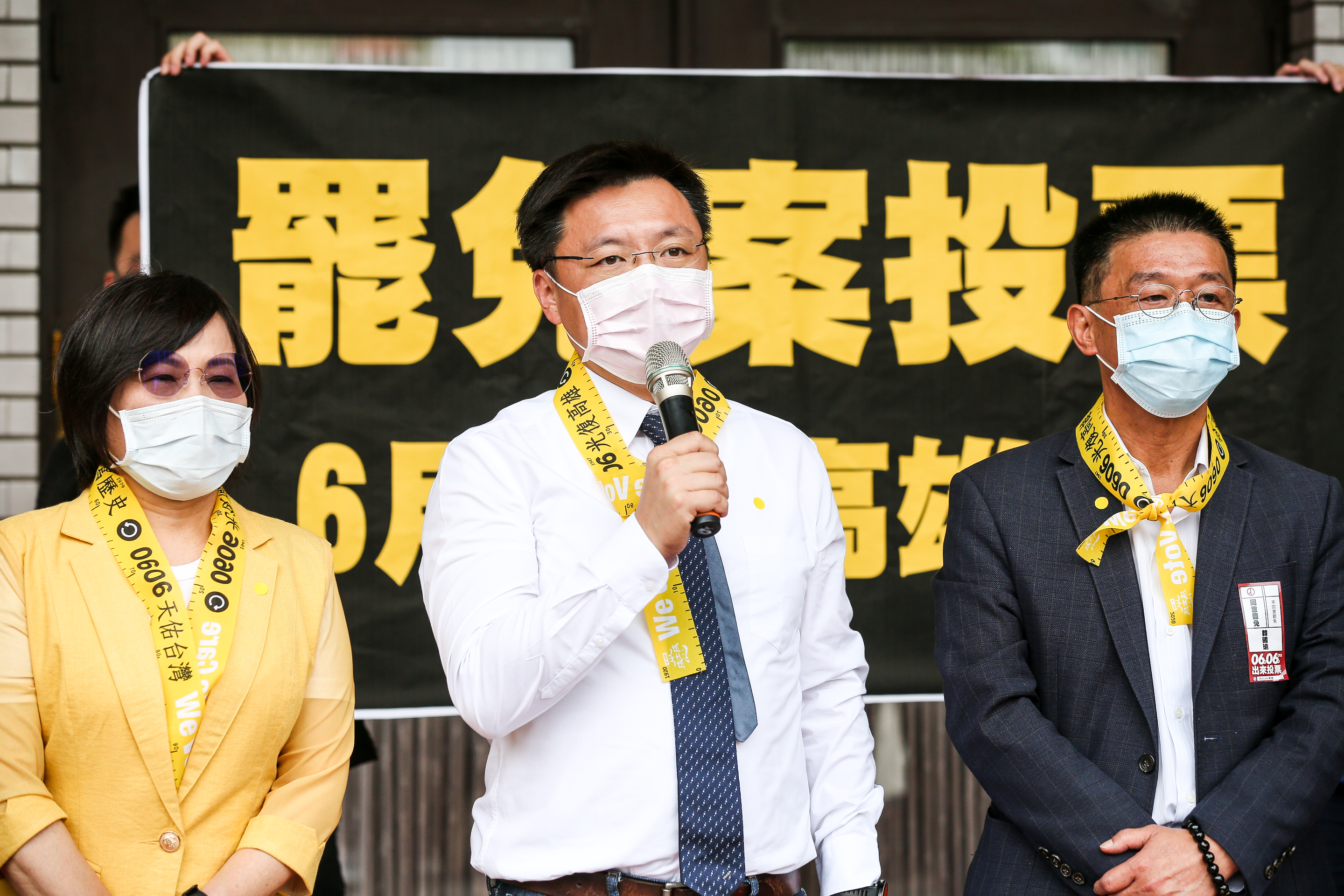 民進黨立委趙天麟批評韓國瑜市府違法放大絕，阻撓罷免投開票所借用。