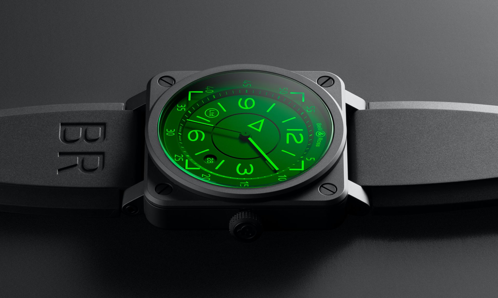 BELL & ROSS（柏萊士）公開了一款以「航空儀表板」（Instrument）為設計主題的最新錶款：BR 03-92 H.U.D.。