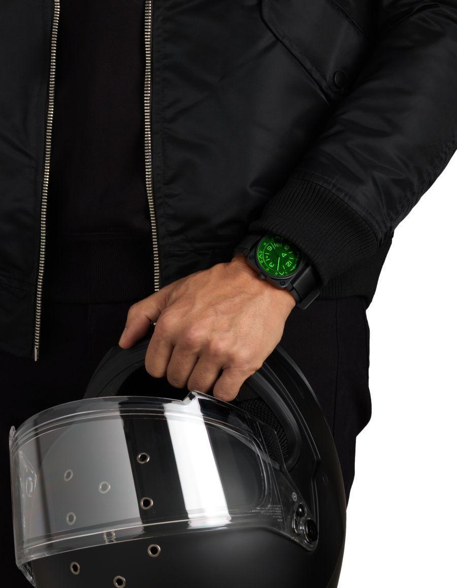 BELL & ROSS BR 03-92 HUD 佩戴上手的視覺效果非常搶眼。