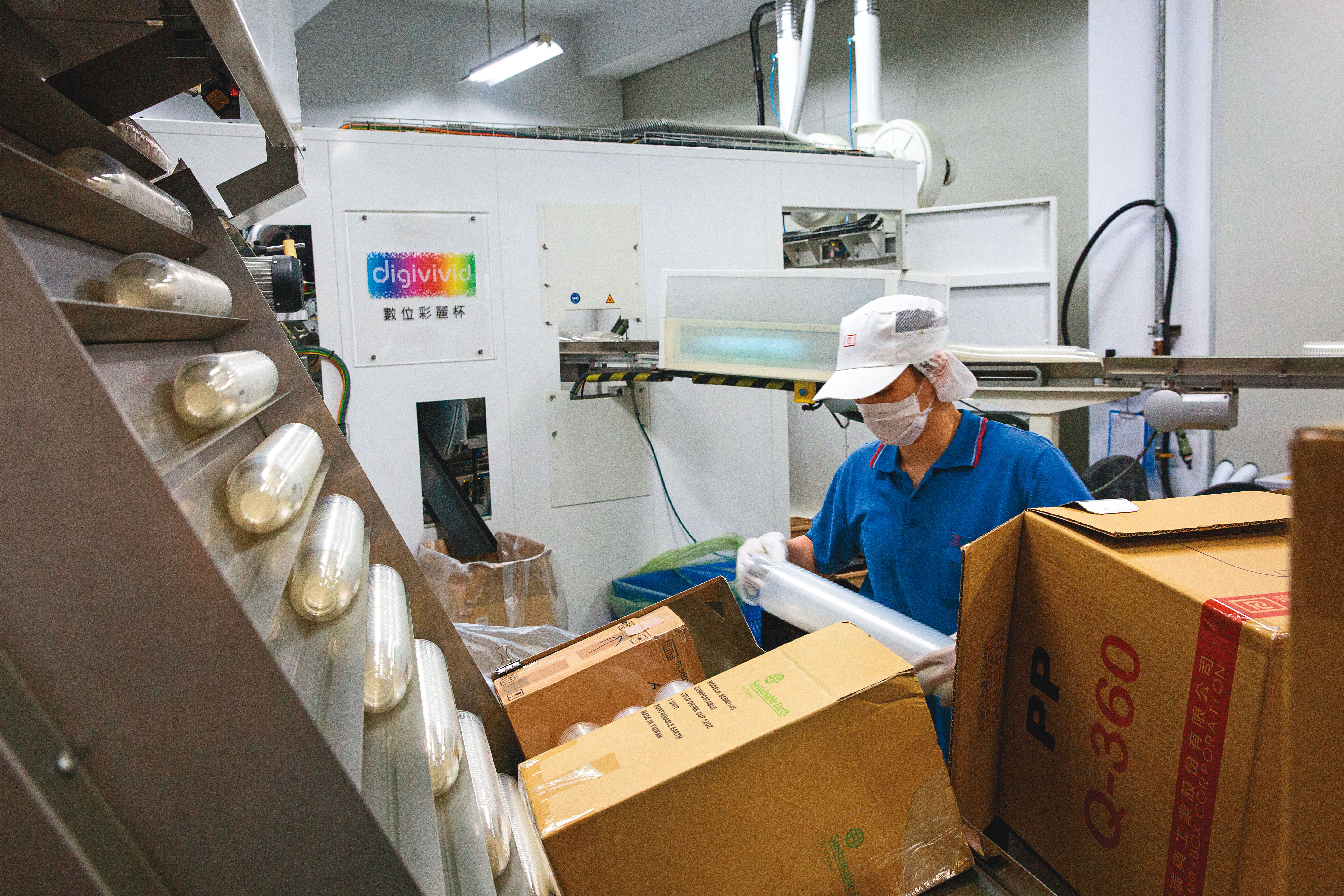 潘威志解釋，數位印刷機的原理如同影印機，可即時換圖，印刷品質也比傳統好。
