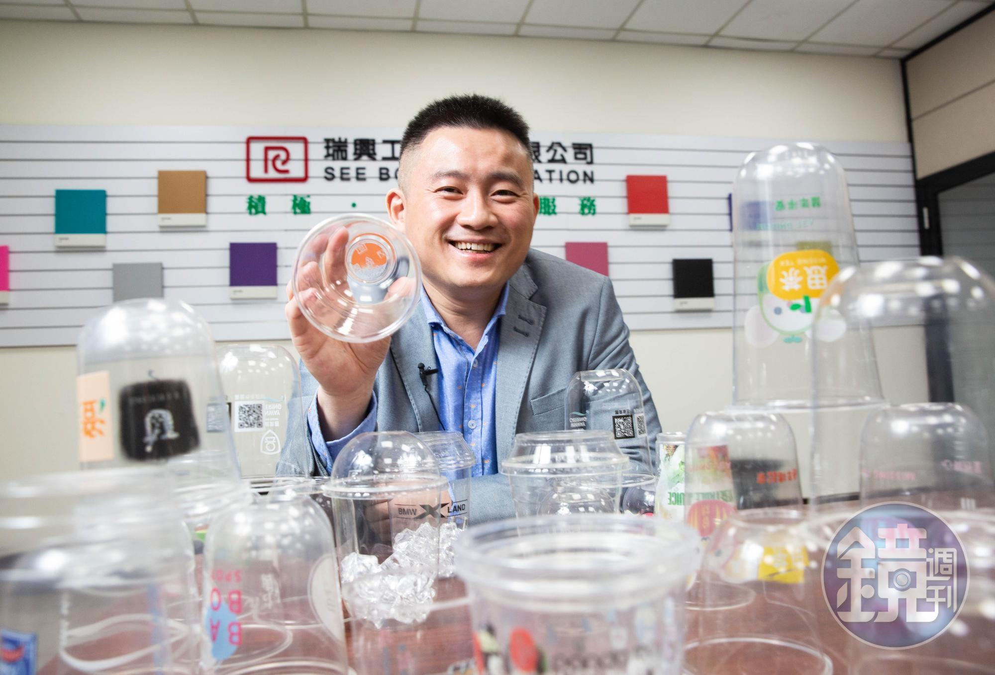 今年43歲的潘威志,創造讓客人離不開的條件,穩固瑞興的龍頭地位。