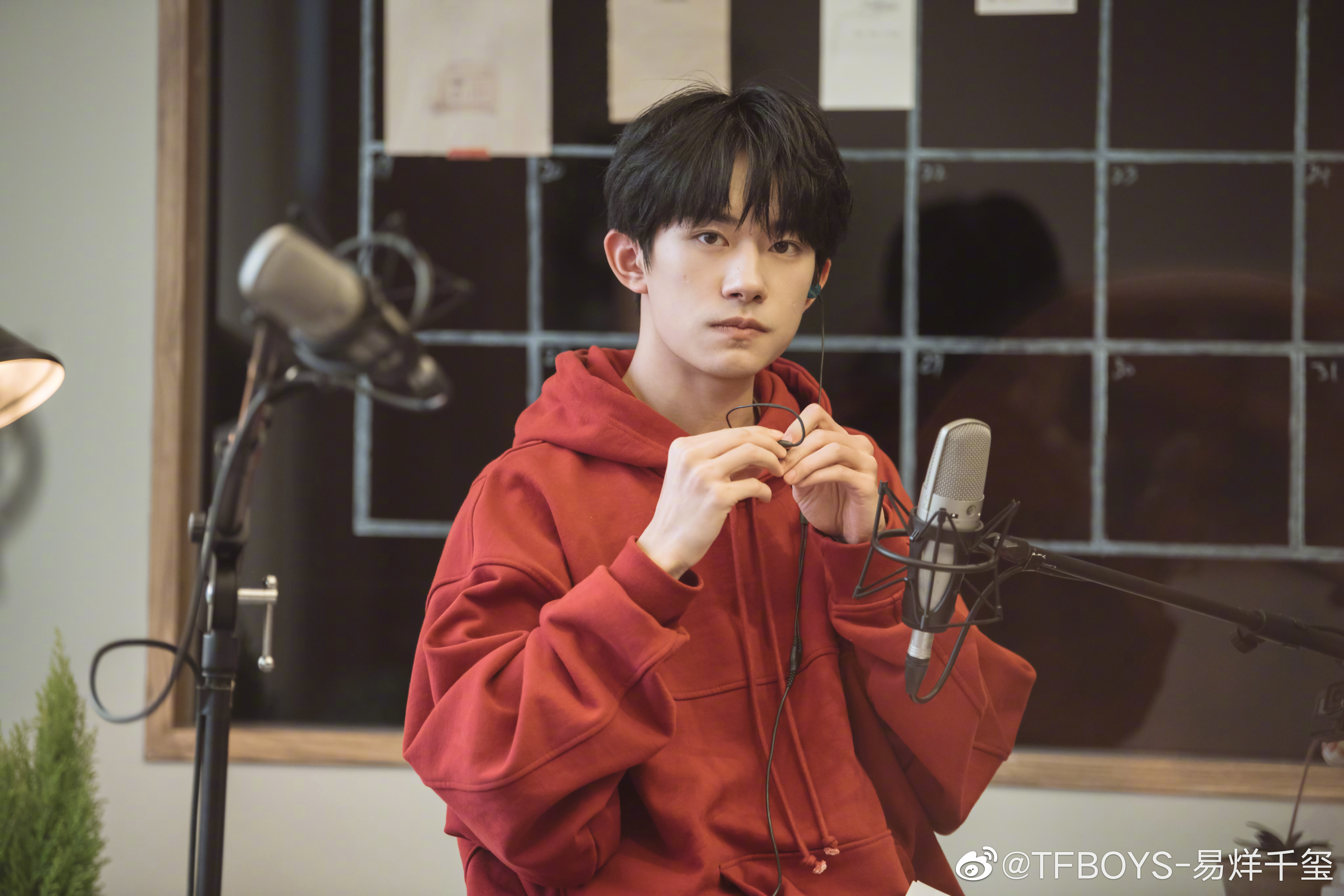 易烊千璽以《少年的你》拿下香港電影金像獎最佳新人獎，成為該獎項設立以來第一位大陸男演員得主。（翻攝自易烊千璽微博）