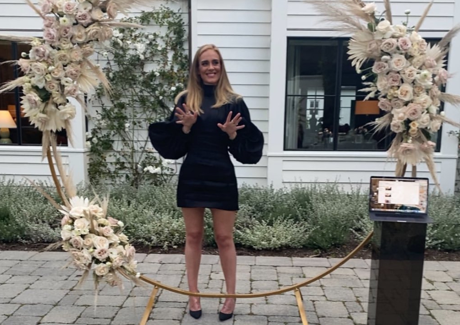 英國天后愛黛兒慶生曬近照，與出道時模樣簡直判若兩人。（翻攝自愛黛兒IG）