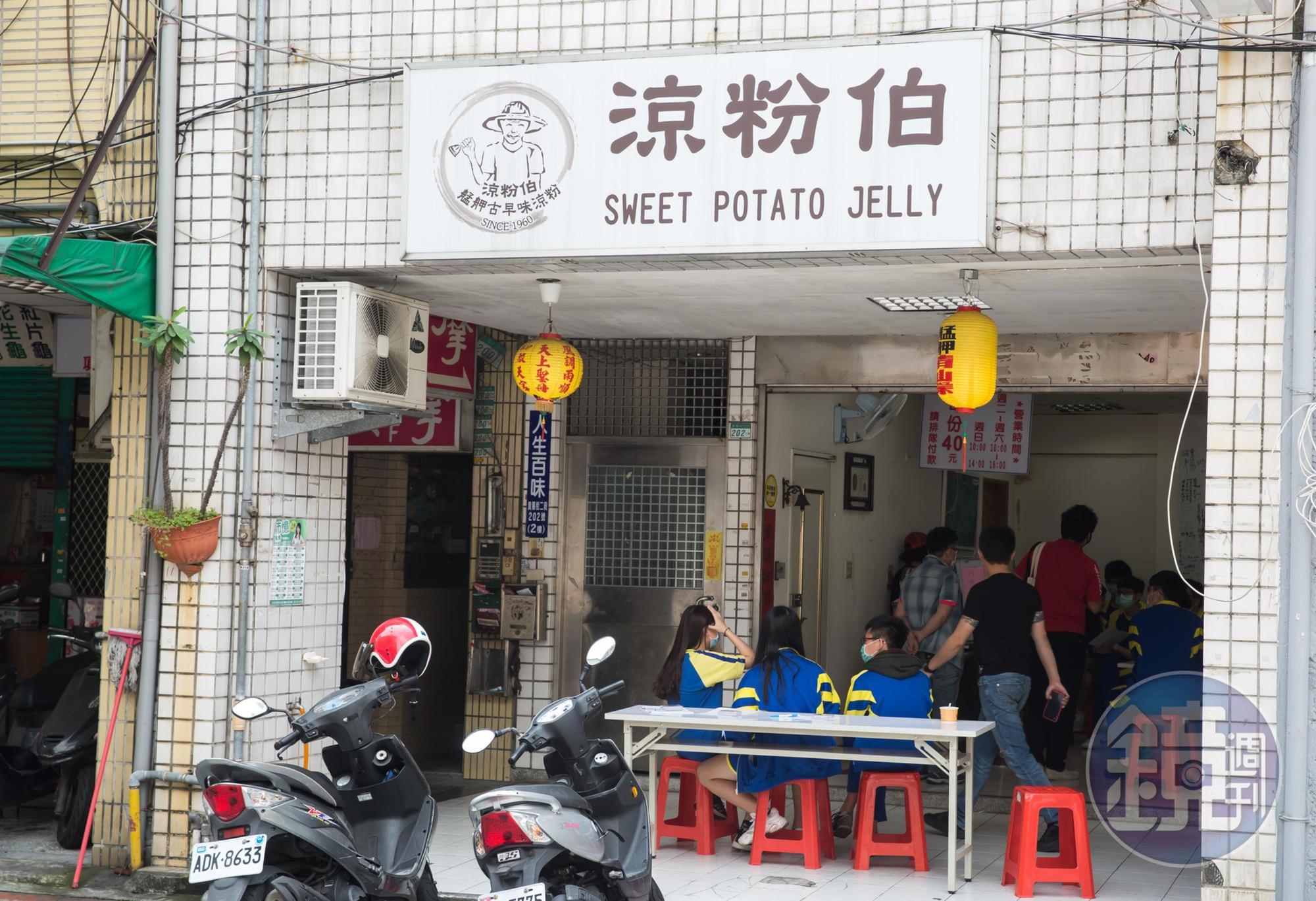 三年前辜凱鈴在萬華貴陽街租了店面，希望可以將人潮帶進已經沒落的「台北第一街」。