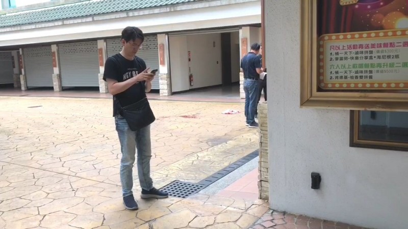 警方獲報趕往處理。（讀者提供）