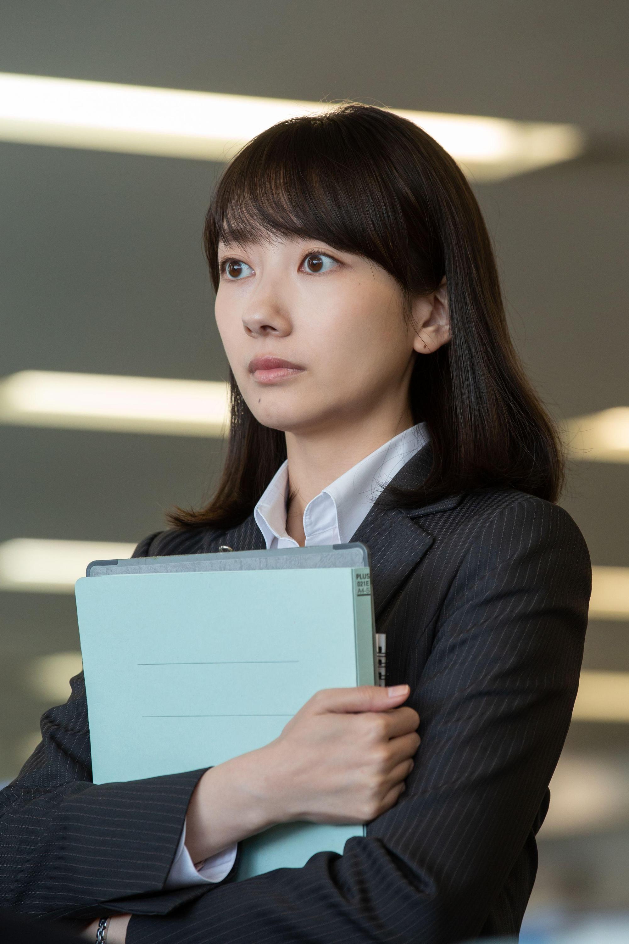 波瑠只愛吃日本料理,到了台灣後,竟漸漸愛上台菜。(公視提供)