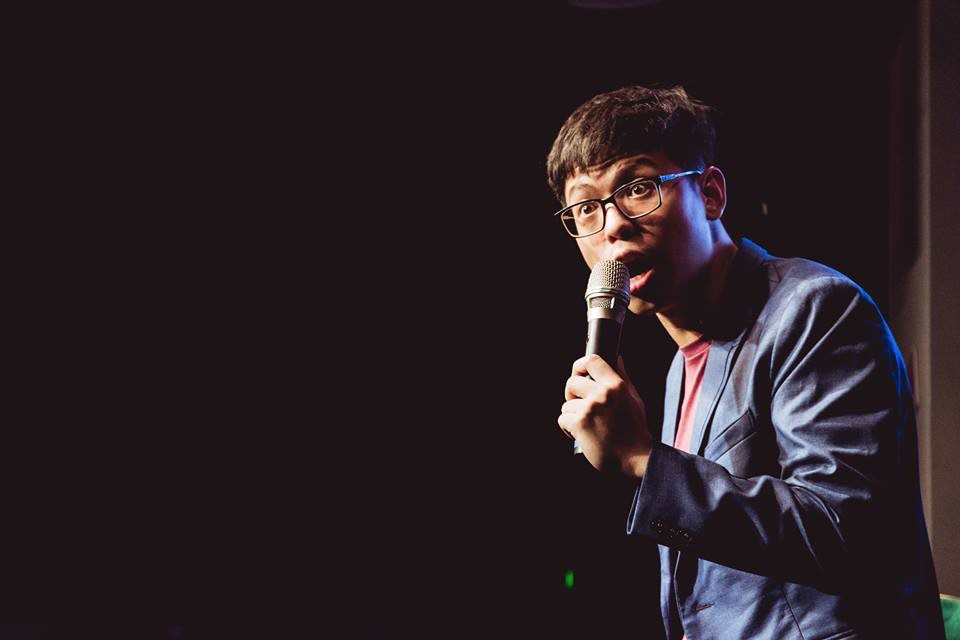 站立喜劇演員微笑丹尼表示，經營俱樂部很辛苦，open mic的舉辦次數如果太頻繁，觀眾會疲掉。（二三喜劇俱樂部提供）
