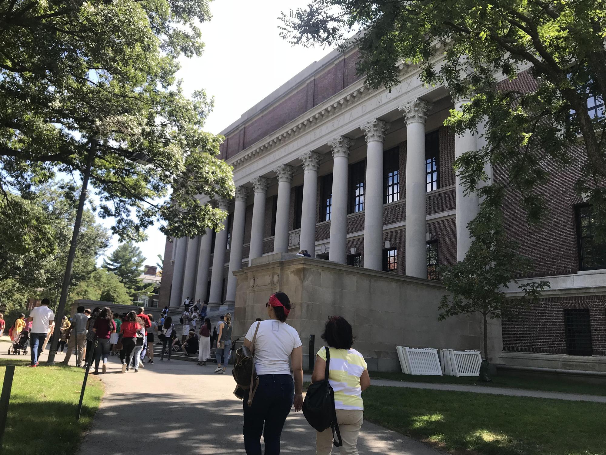 美國哈佛大學校園，圖書館建築。（東方IC）