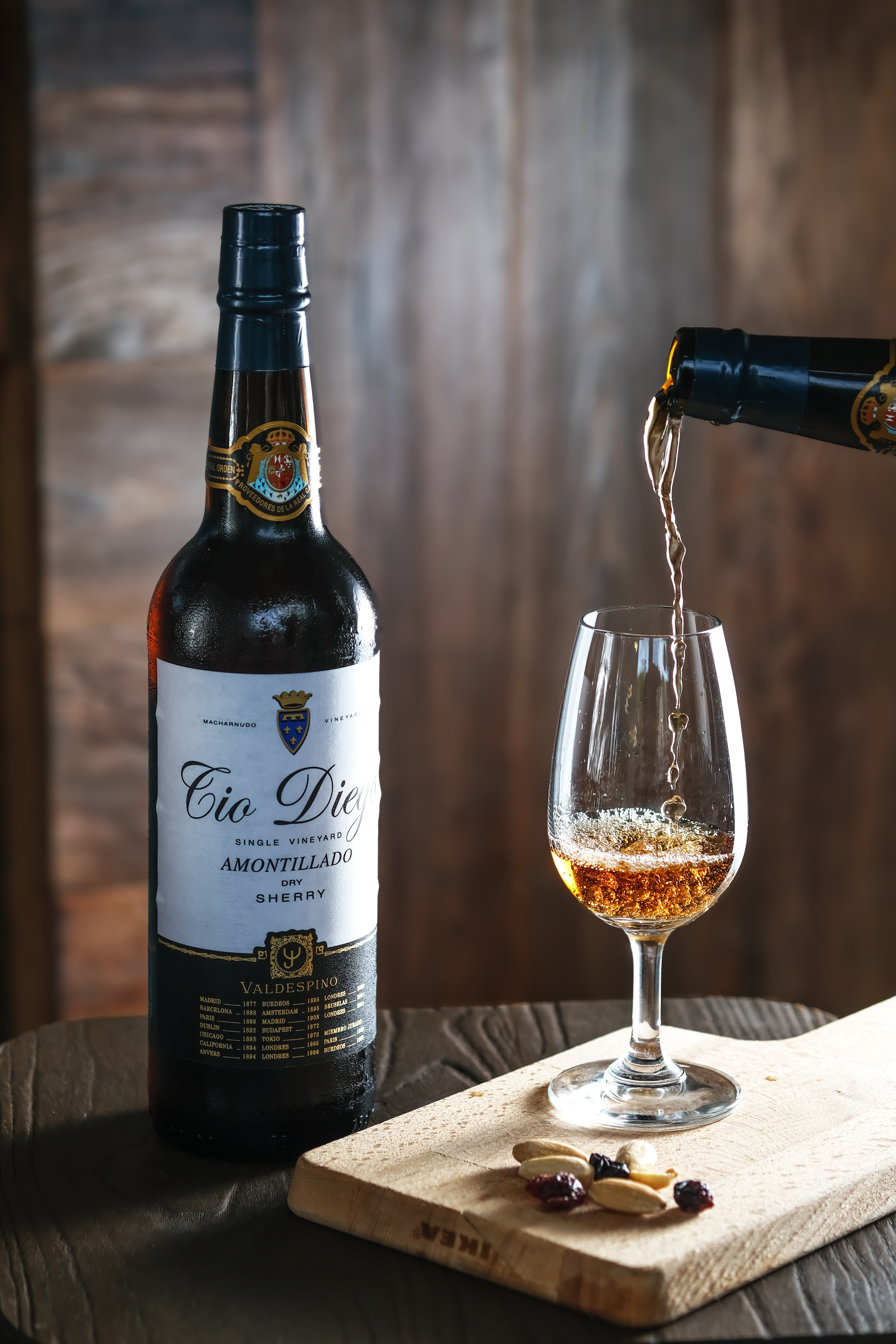 放在橡木桶成年的雪莉酒「Valdespino Tio Diego Amontillado」有木質調與堅果香氣，酒體輕巧不濃膩。（新生活葡萄酒，價格請洽店家）