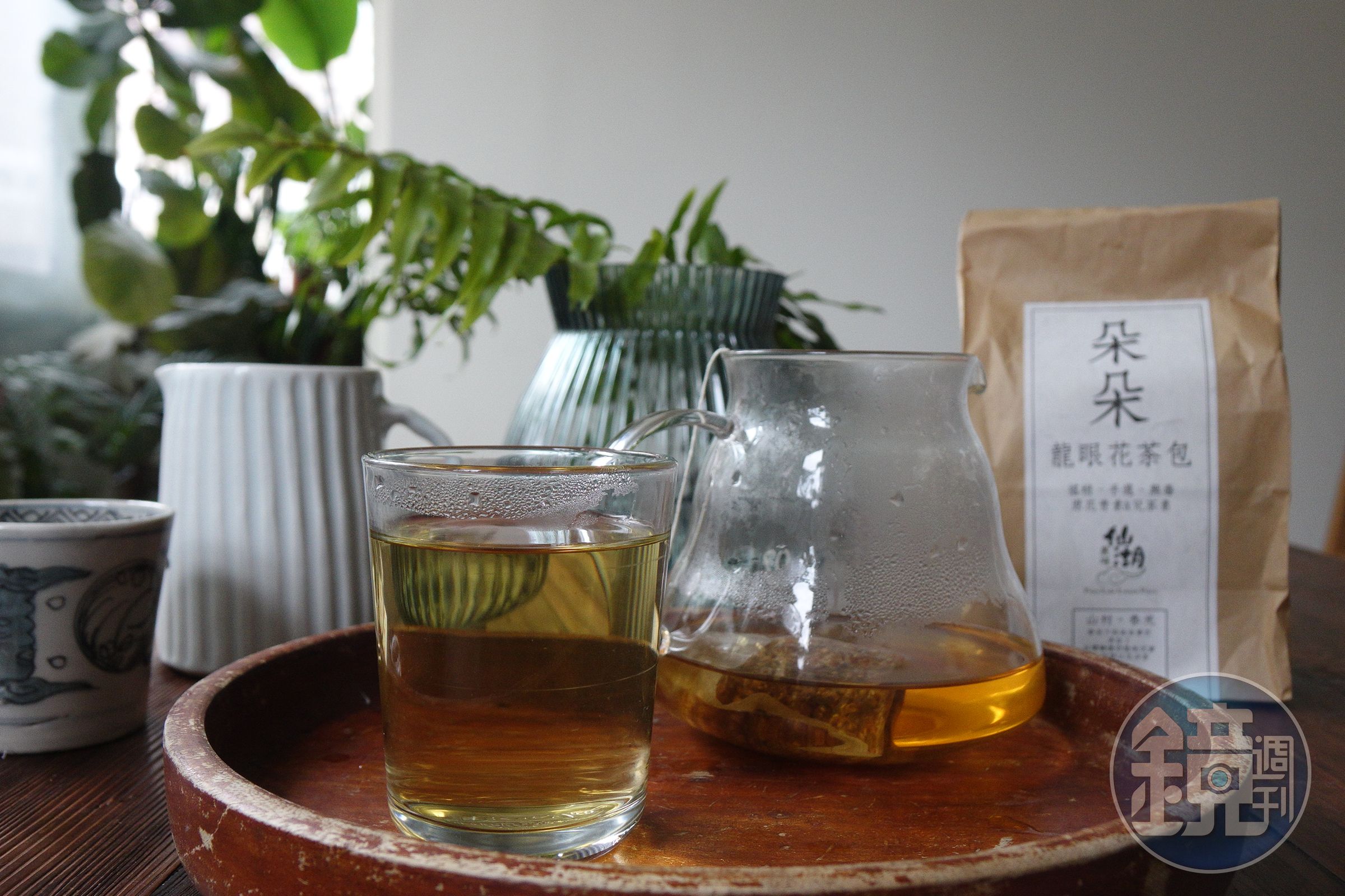 「仙湖休閒農場」的「朵朵龍眼花茶包」是我新發現的好茶，成份無咖啡因，春天限定採收，帶有季節芬美的滋味。