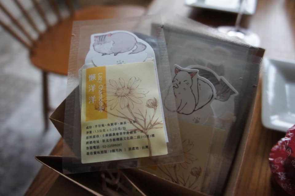「文聚」推出的貓咪花草茶，手繪風格很療癒。（價格請洽店家）