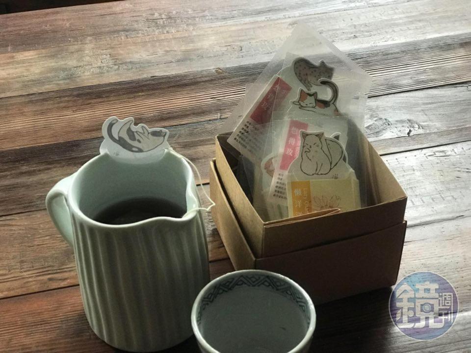 喝茶還有貓咪杯緣子，這樣即使喝茶配工作也比較甘願。