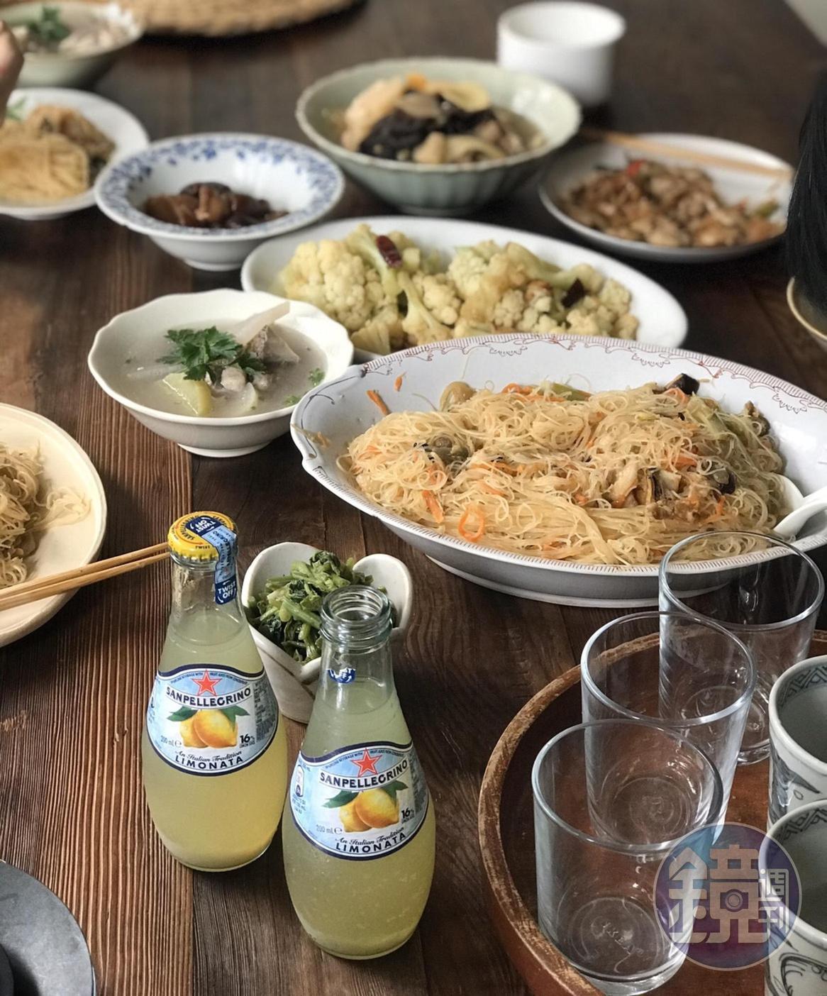 「聖沛黎洛Sanpellegrino」氣泡水果飲料，開場帶甜，尾韻微苦韻。