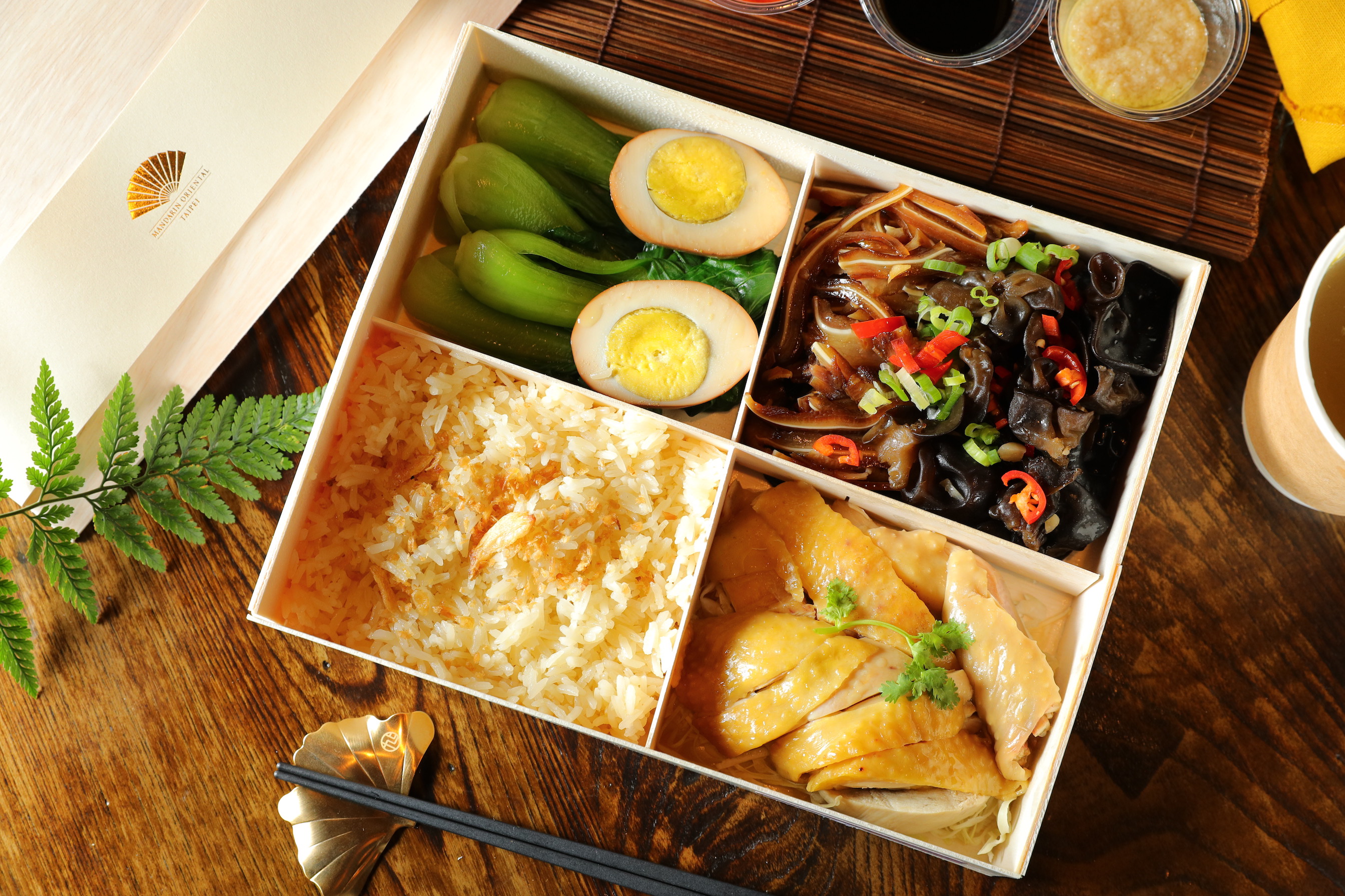 「文華東方秘製招牌」便當依循香港文華東方酒店的招牌海南雞飯祕方食譜製成。（600元／份）