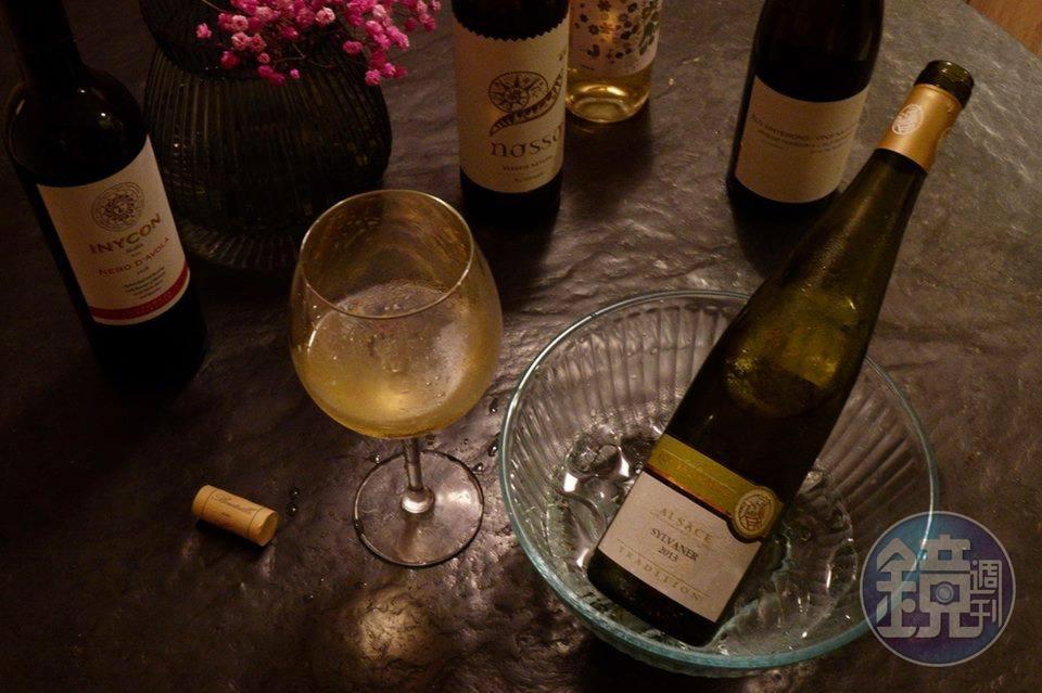 半夜趕工,還好有像「50/45 Winehaus」這樣非典型的葡萄酒吧可以外帶酒款。(50/45 Winehaus,酒款及價格請洽店家)