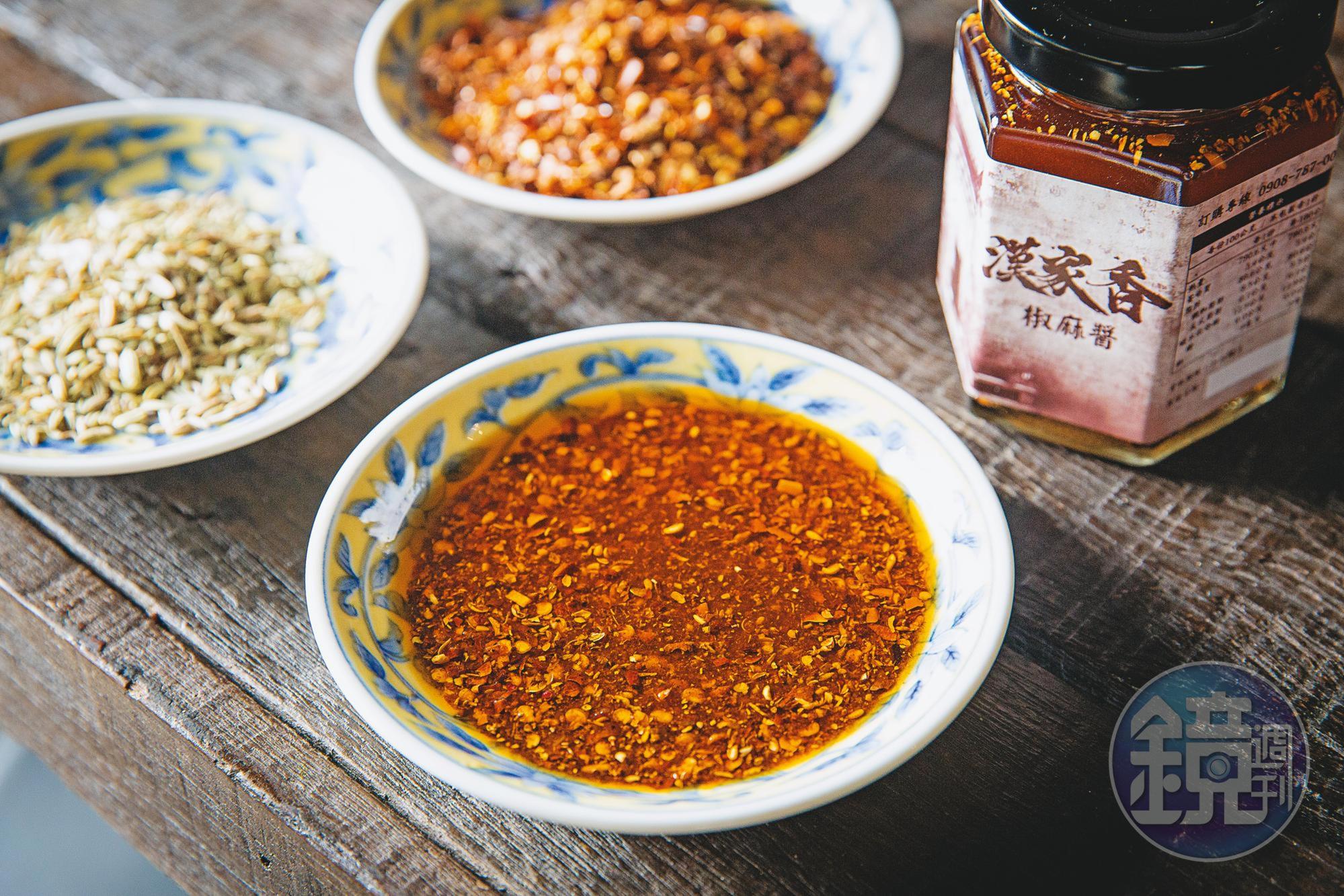 漢家鄉的手工椒麻醬是網路熱銷醬料，現在則多在店面賣。11種香料層層堆疊出獨特、有尾韻的椒麻香。（椒麻醬190元／罐）