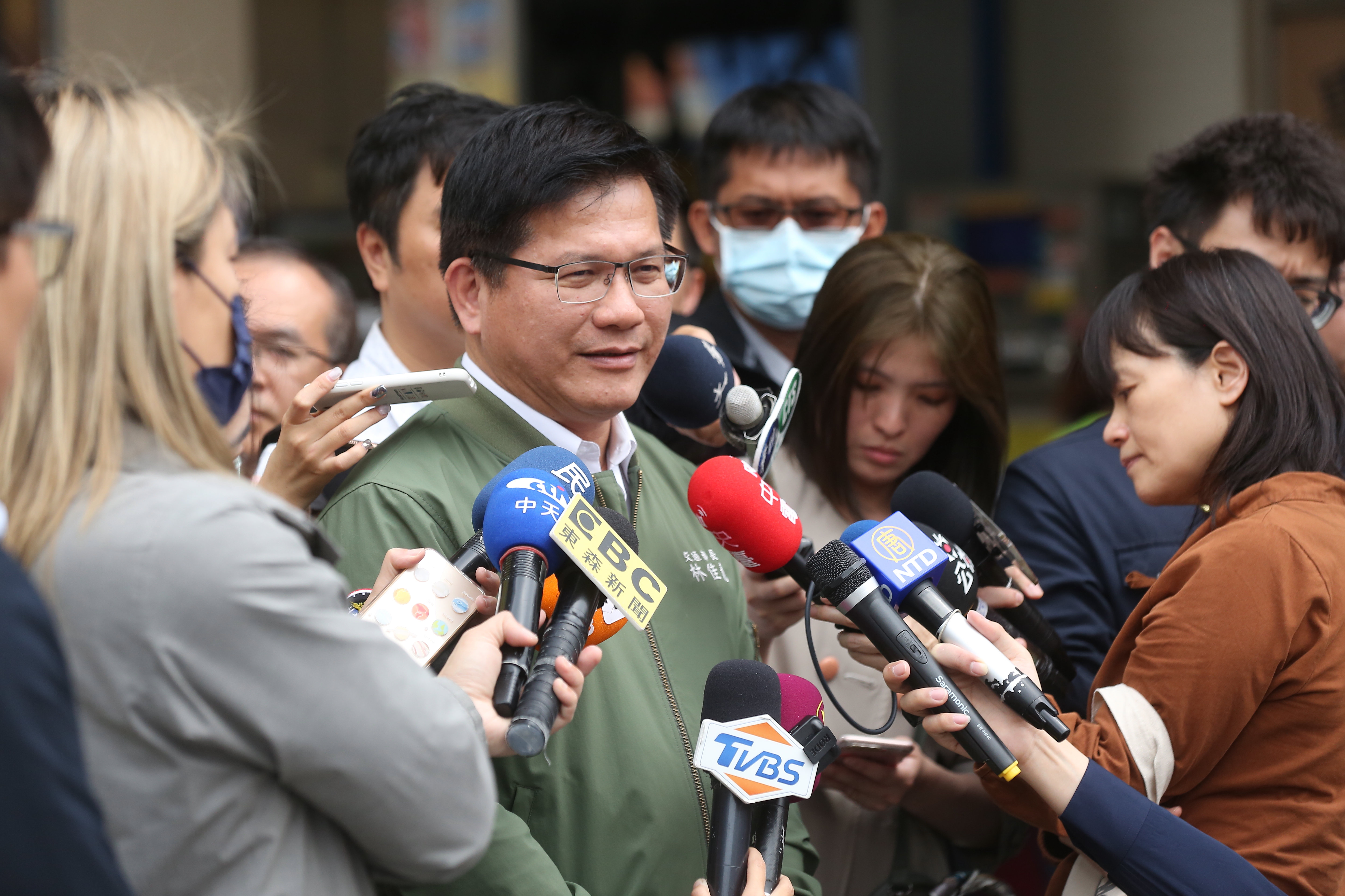 交通部長林佳龍表示，交通部對計程車司機推出各項補貼，讓每名駕駛最多能領到6萬的補貼度過難關。（資料照）