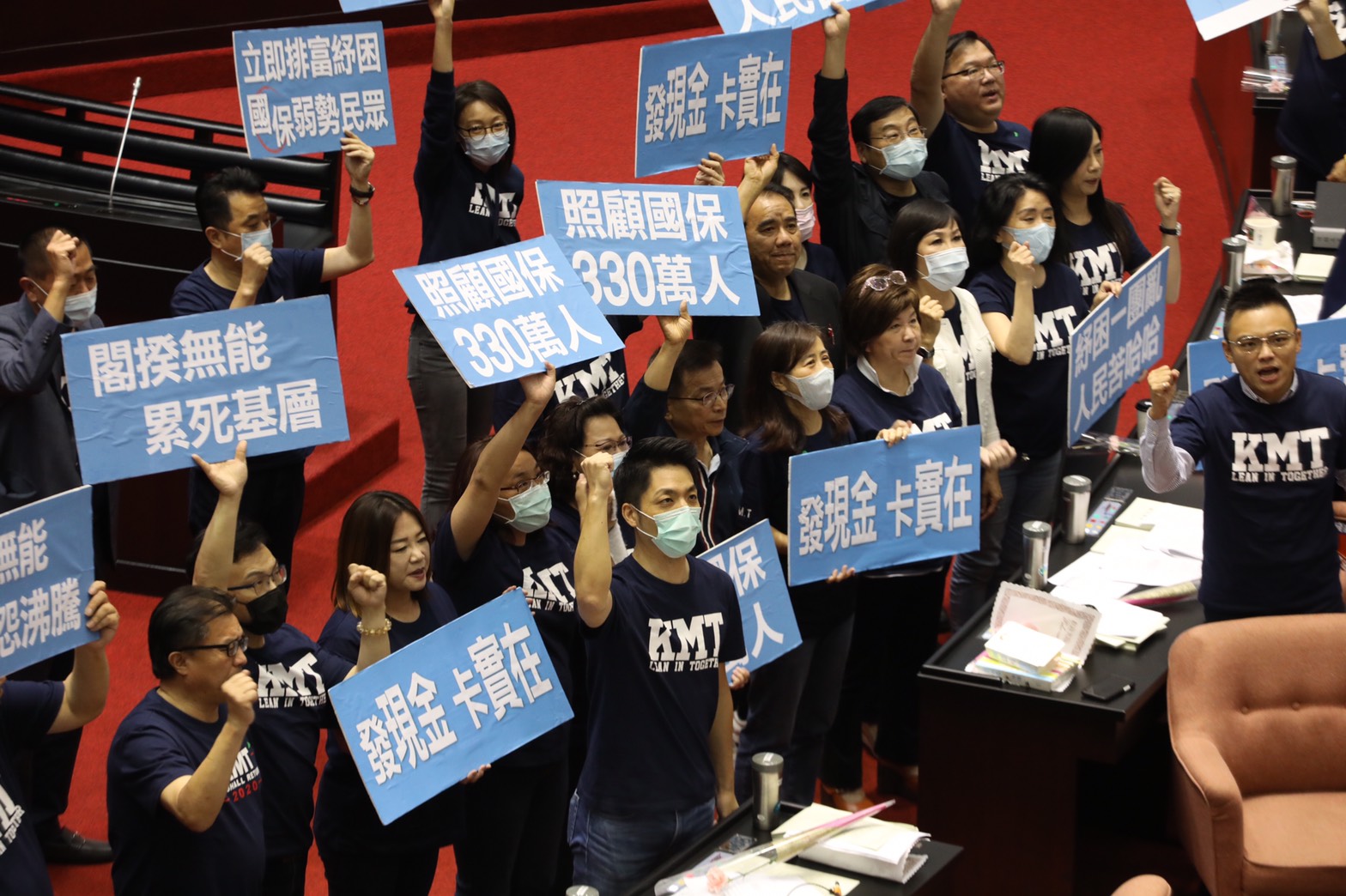 國民黨立委主張紓困應排富發放現金。