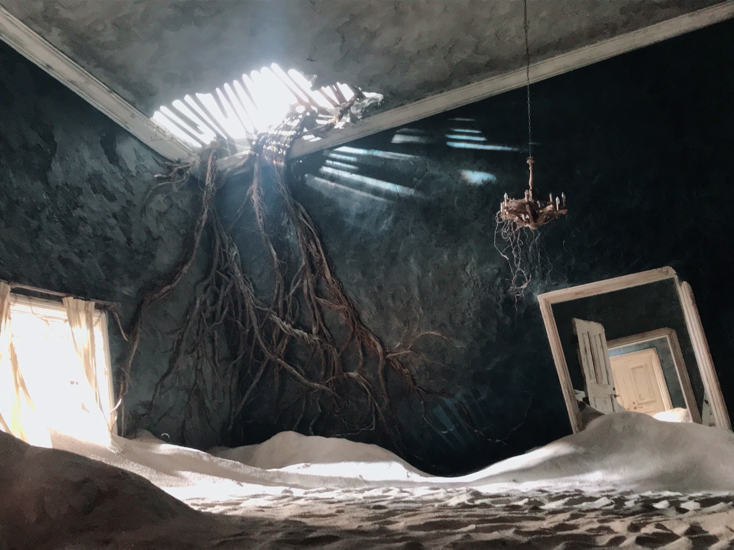 質感師陳新發不斷研發影視場景的質感製作技術。（陳新發提供）