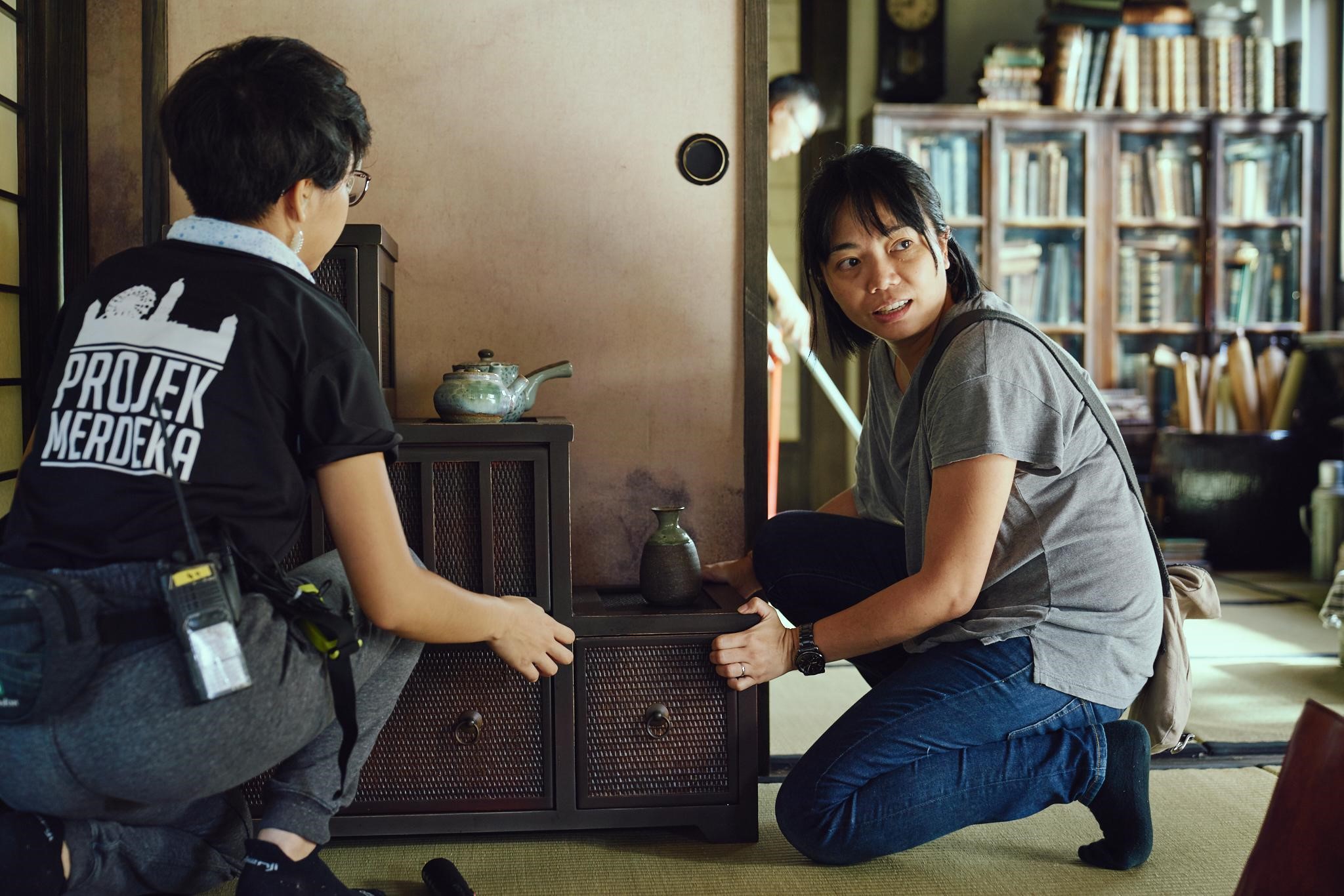 以《夕霧花園》獲金馬最佳造型的台灣藝術總監蔡珮玲（左二），與陳新發合作多年，開啟他許多新觀念。（蔡珮玲提供）