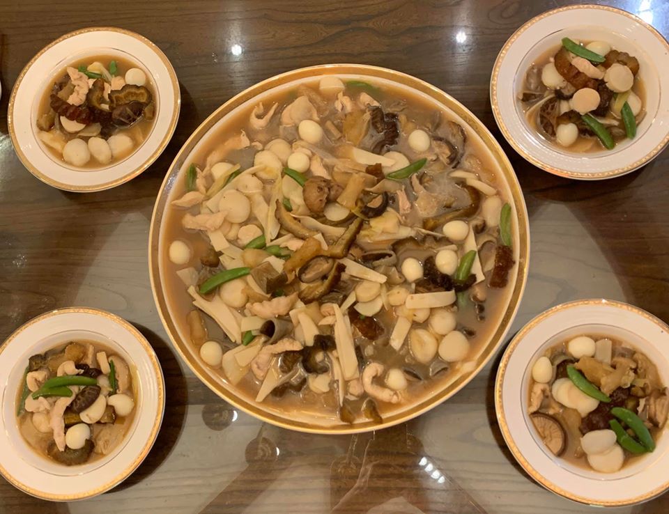 「燴海參」是一道傳統魯菜，也是我記憶中爸爸做的宴客菜。