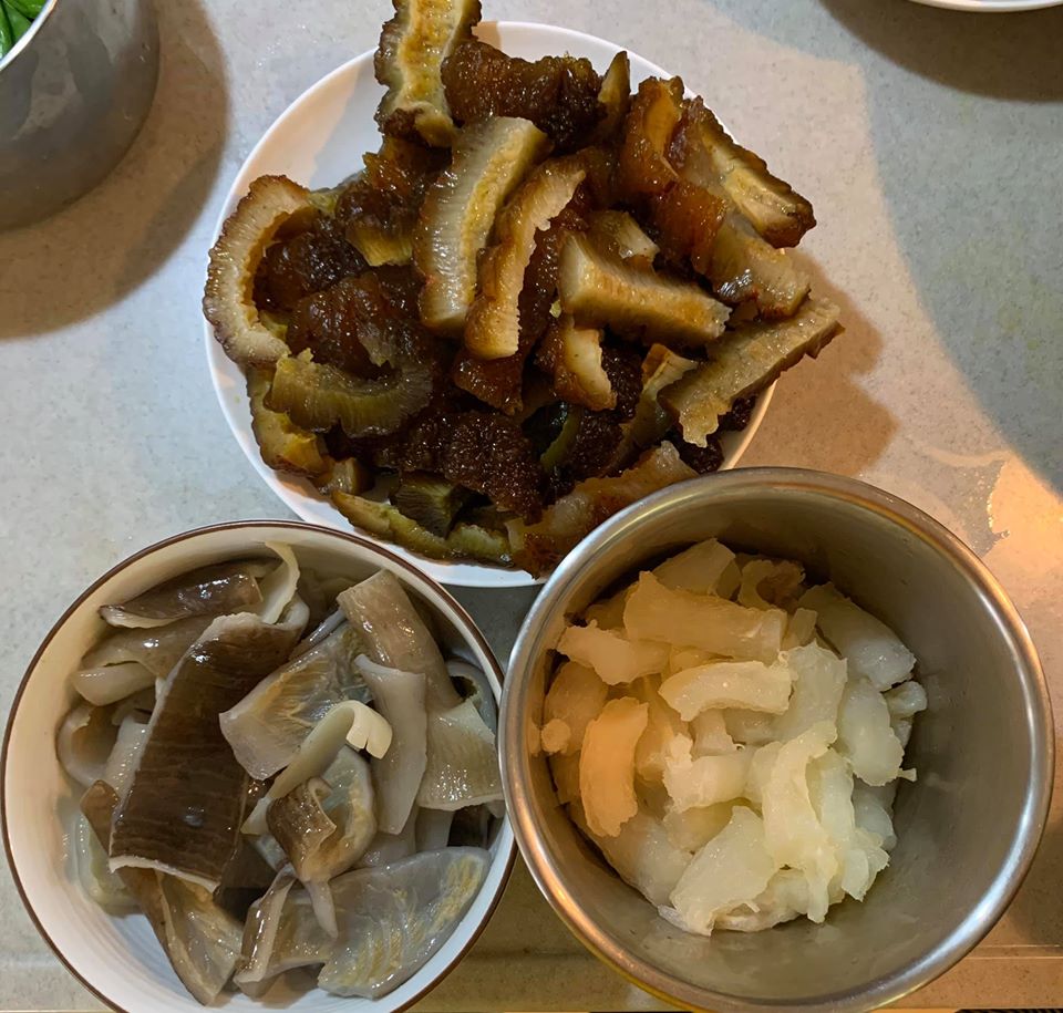 三種主要食材，海參、鯊魚皮、蹄筋都切好。
