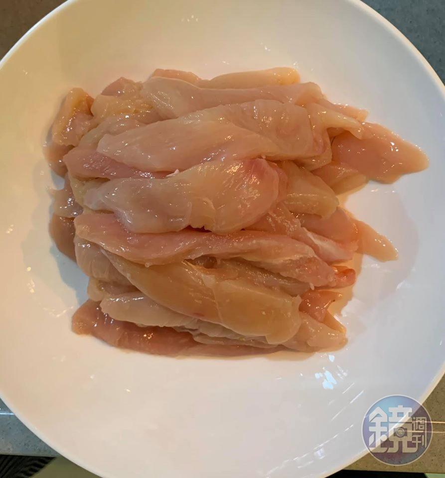 雞里肌肉去筋，一切三。