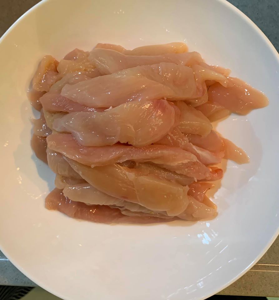雞里肌肉去筋，一切三。