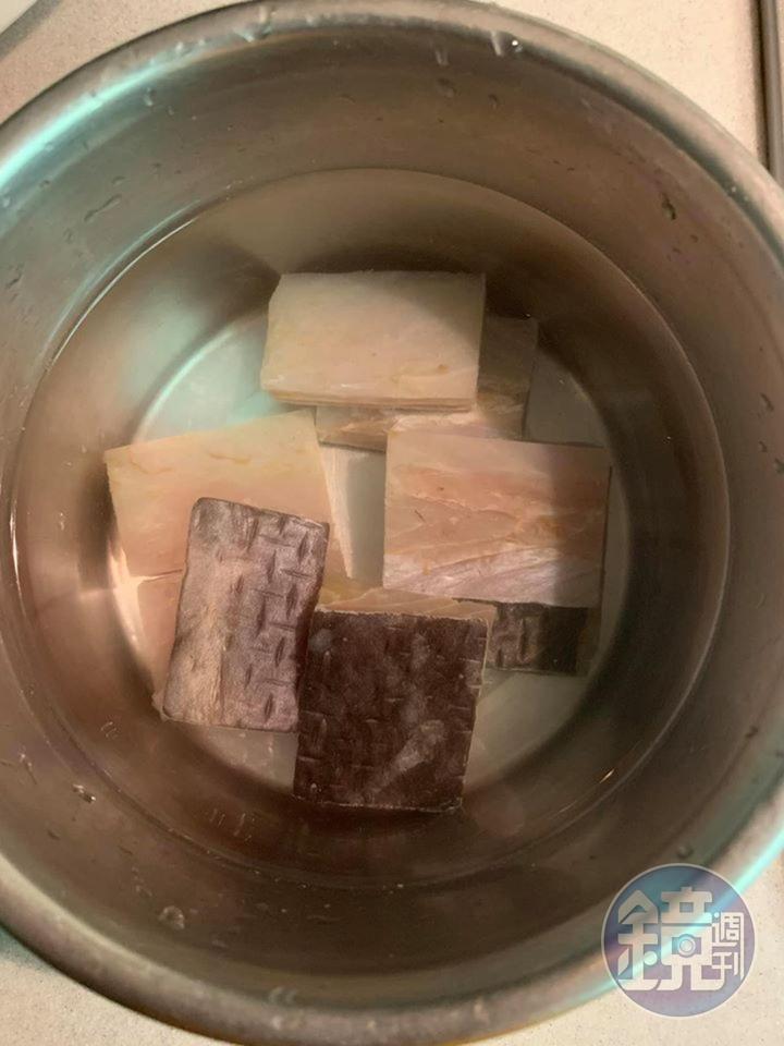 魚鯗要泡水8小時,早上就要處理。