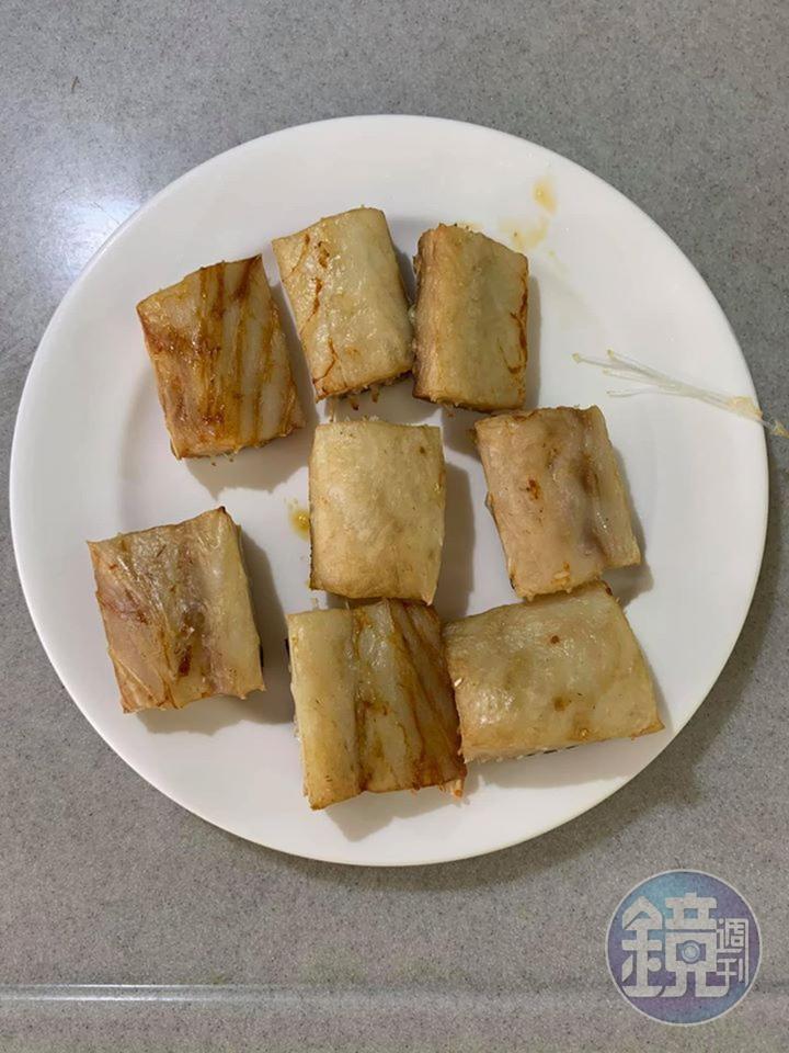 取出放在盤子上,準備進行下一步驟。